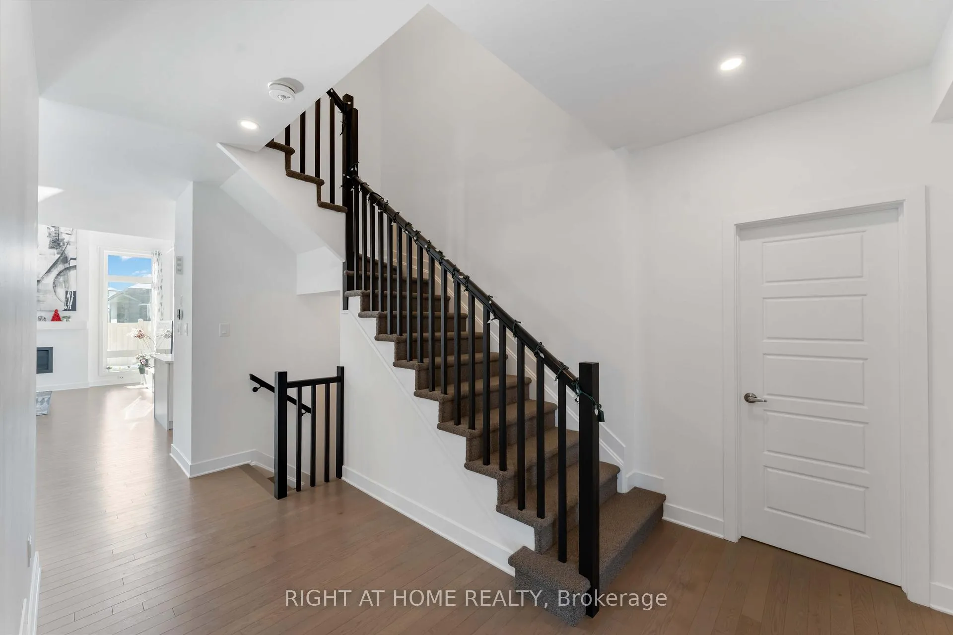 Photo 37 of 339 Shuttleworth Drive, Ottawa, Leitrim — HOMEH
