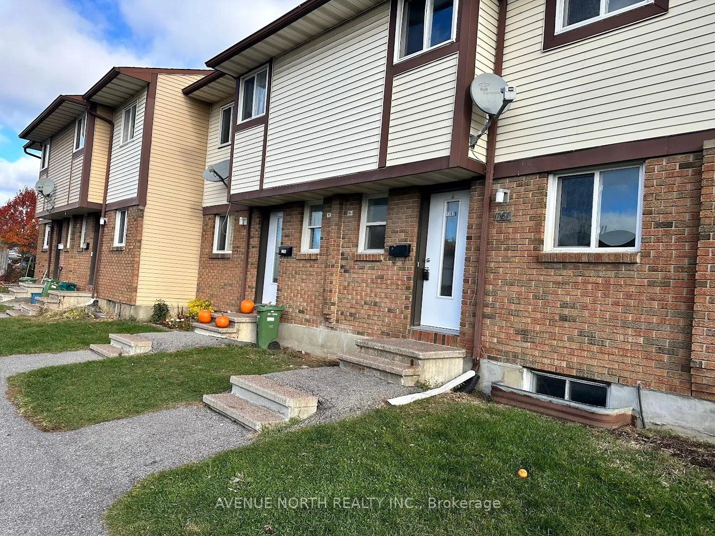 Photo 2 of Unit 65, 1787 Dondale Street, Ottawa, Pineview — HOMEH