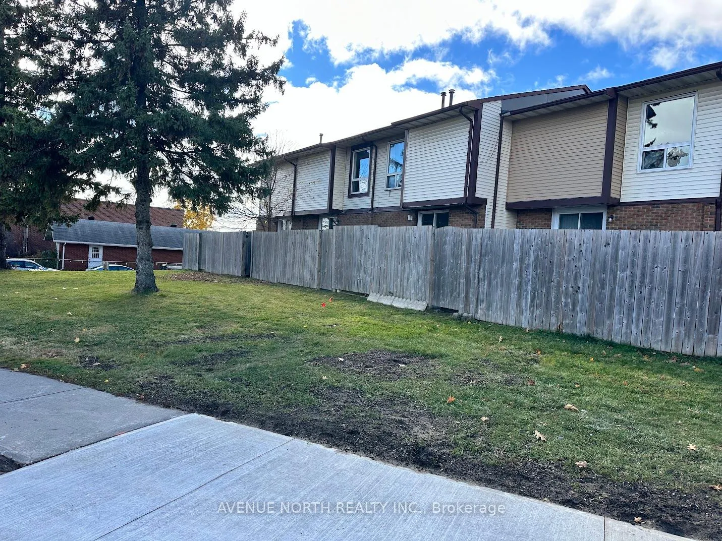 Photo 5 of Unit 65, 1787 Dondale Street, Ottawa, Pineview — HOMEH