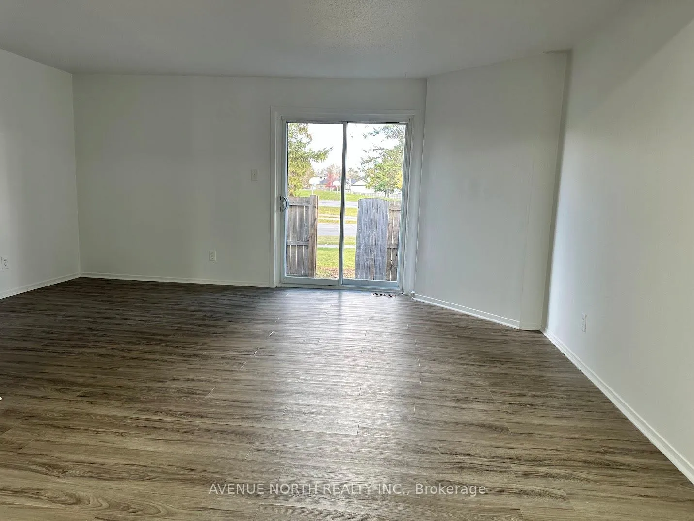 Photo 8 of Unit 65, 1787 Dondale Street, Ottawa, Pineview — HOMEH