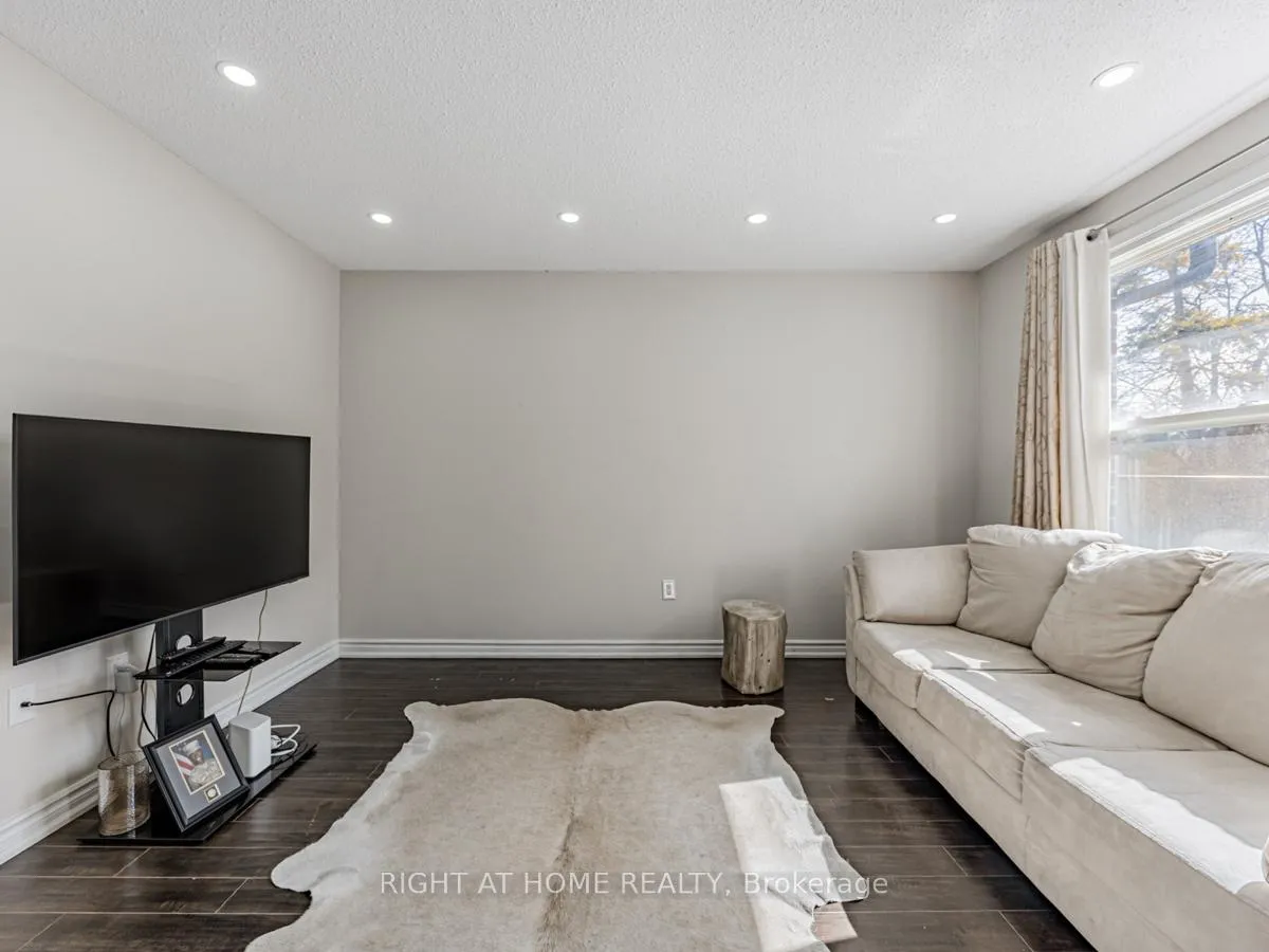 Photo 3 of Unit 18, 1230 Radom Street N, Pickering, Bay Ridges — HOMEH