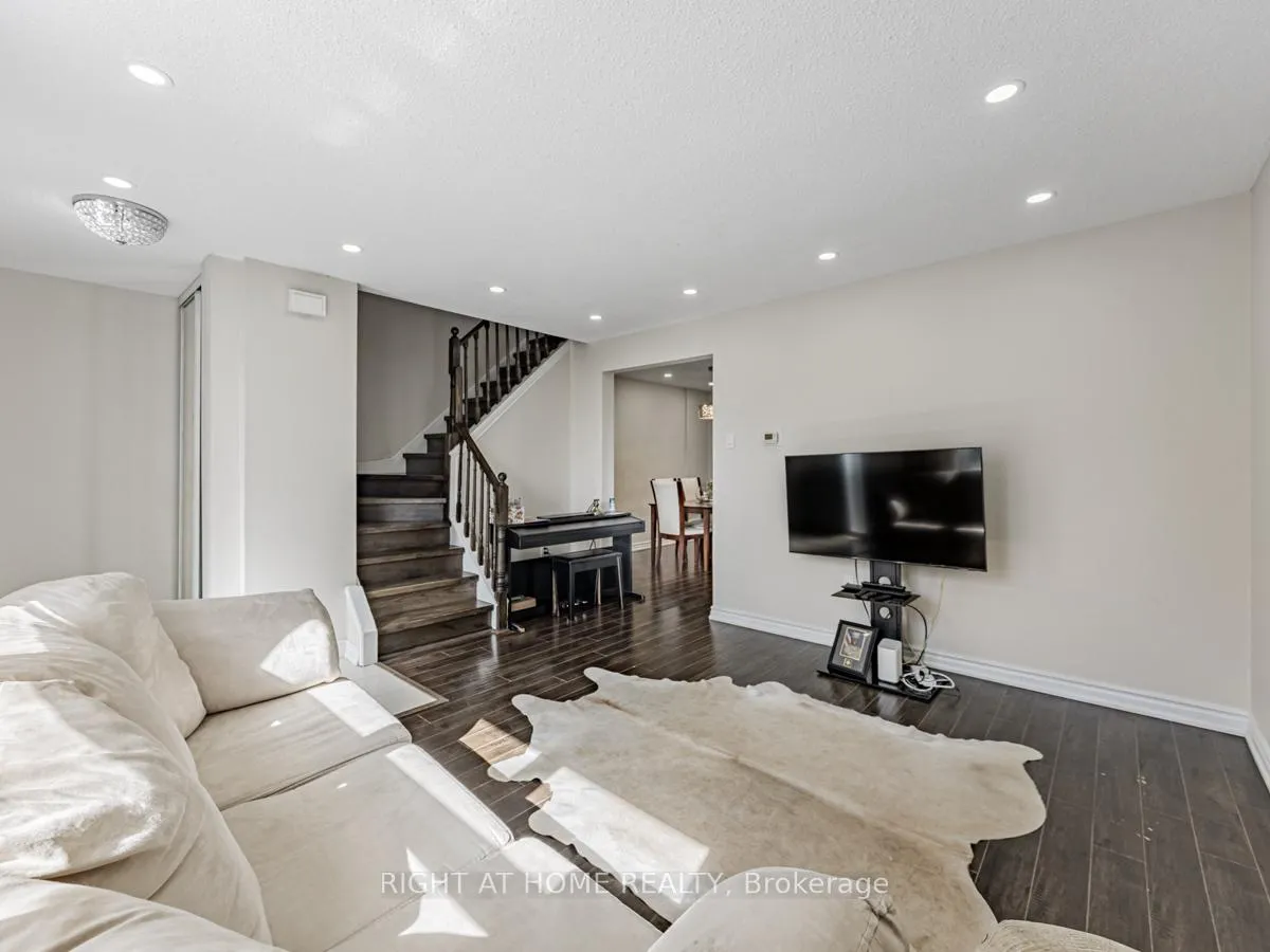 Photo 5 of Unit 18, 1230 Radom Street N, Pickering, Bay Ridges — HOMEH