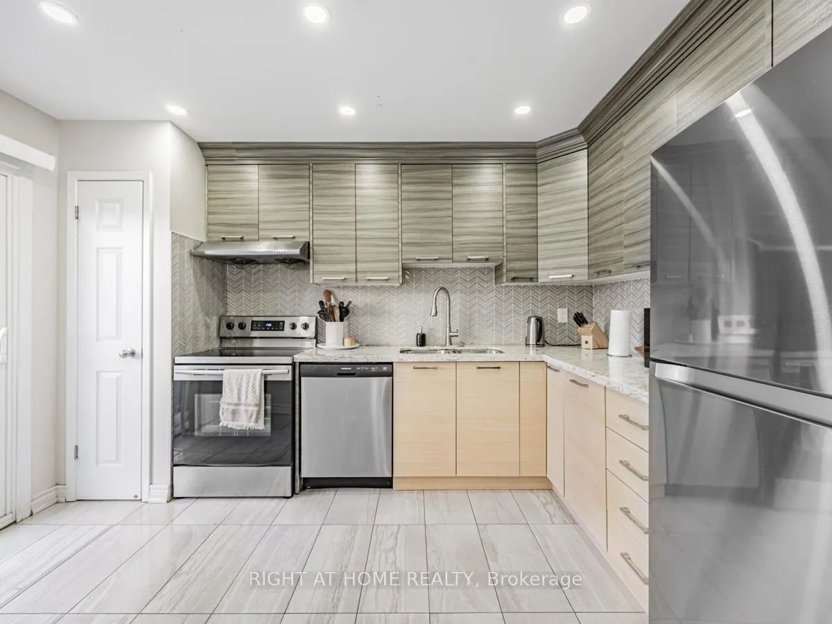 Photo 9 of Unit 18, 1230 Radom Street N, Pickering, Bay Ridges — HOMEH