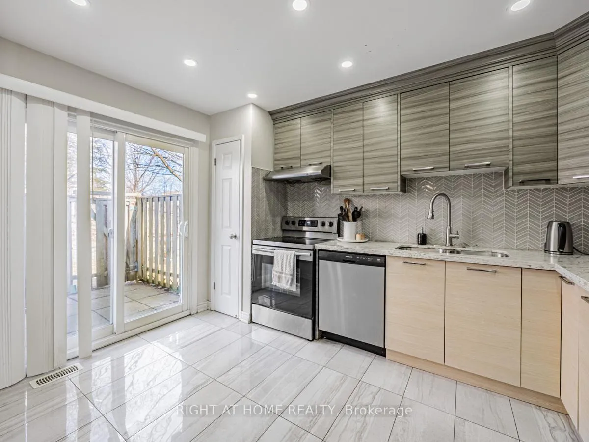 Photo 10 of Unit 18, 1230 Radom Street N, Pickering, Bay Ridges — HOMEH