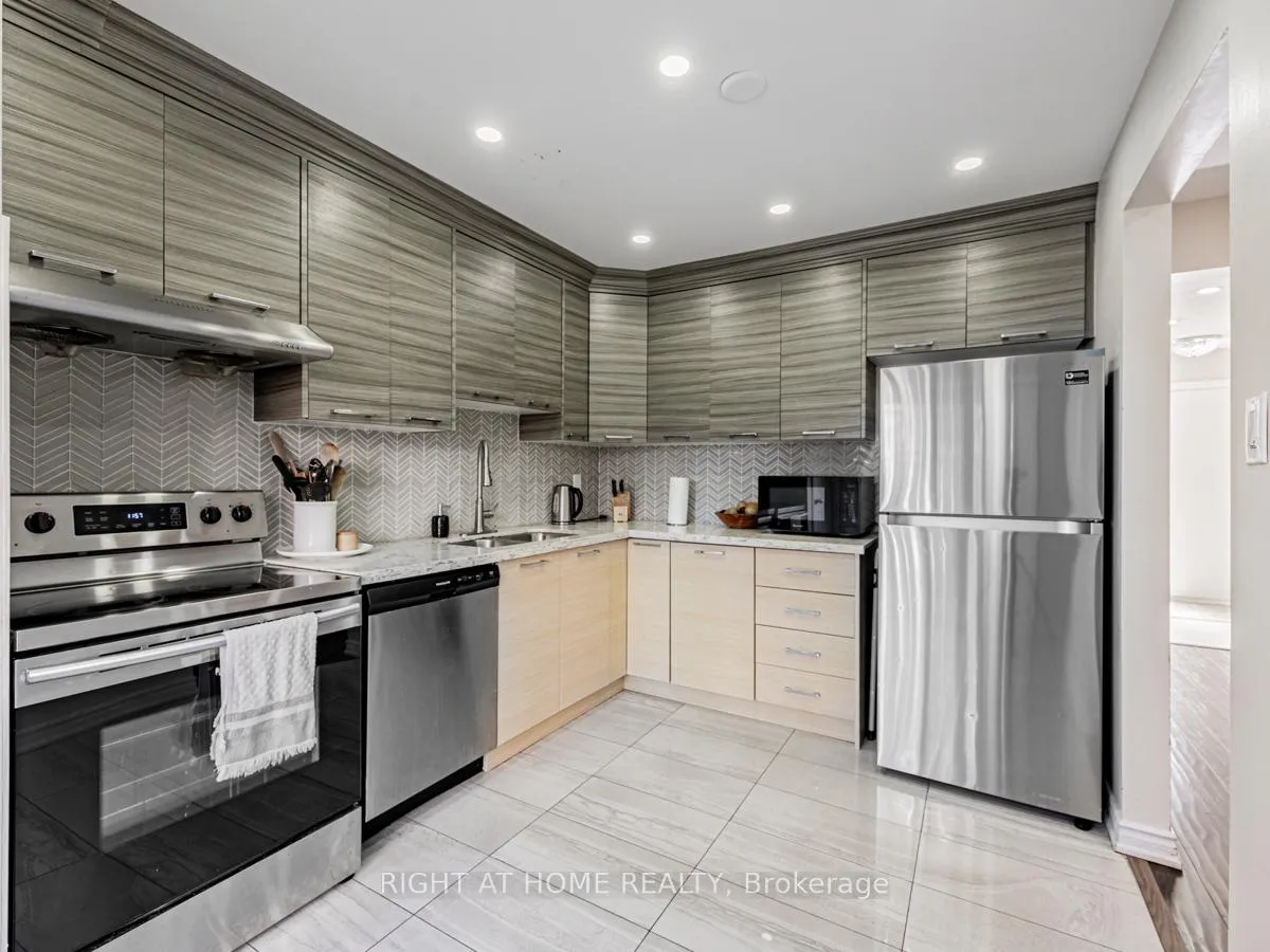 Photo 11 of Unit 18, 1230 Radom Street N, Pickering, Bay Ridges — HOMEH