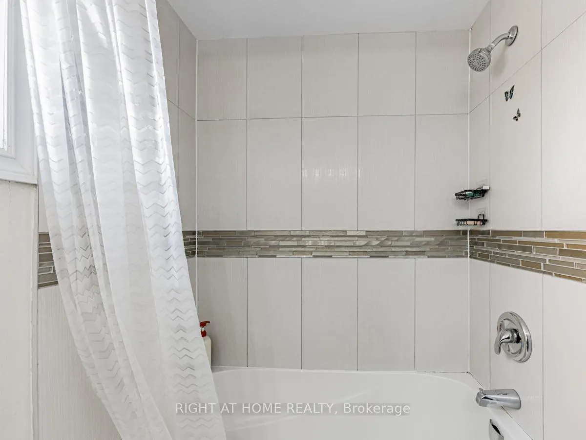 Photo 17 of Unit 18, 1230 Radom Street N, Pickering, Bay Ridges — HOMEH