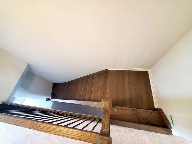 Photo 11 of 72 Freedom Crescent, Hamilton, Mount Hope — HOMEH