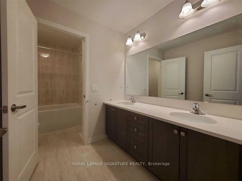 Photo 18 of 72 Freedom Crescent, Hamilton, Mount Hope — HOMEH