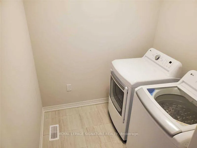 Photo 20 of 72 Freedom Crescent, Hamilton, Mount Hope — HOMEH
