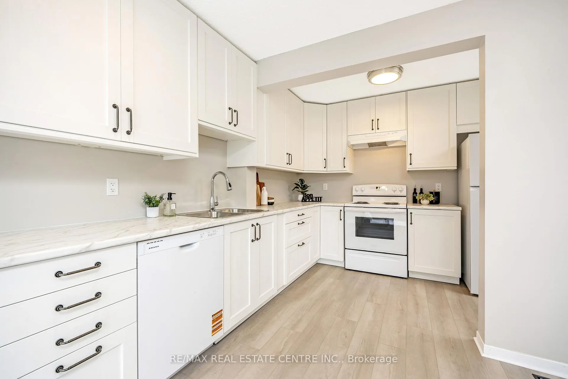 Photo 10 of Unit 51, 235 Bronte Street S, Milton, Old Milton — HOMEH