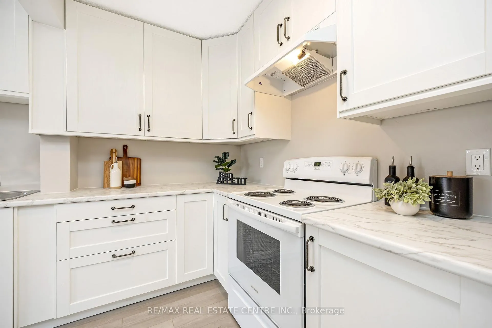 Photo 13 of Unit 51, 235 Bronte Street S, Milton, Old Milton — HOMEH