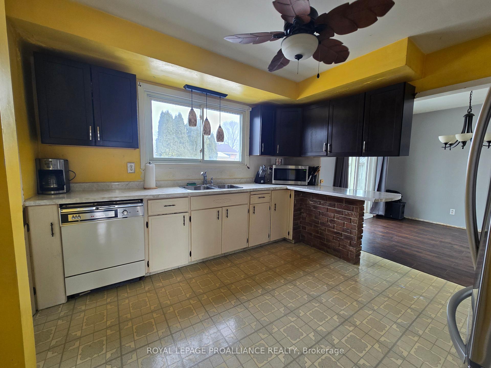 Photo 3 of 10 Walden Circle, Belleville, Belleville Ward — HOMEH