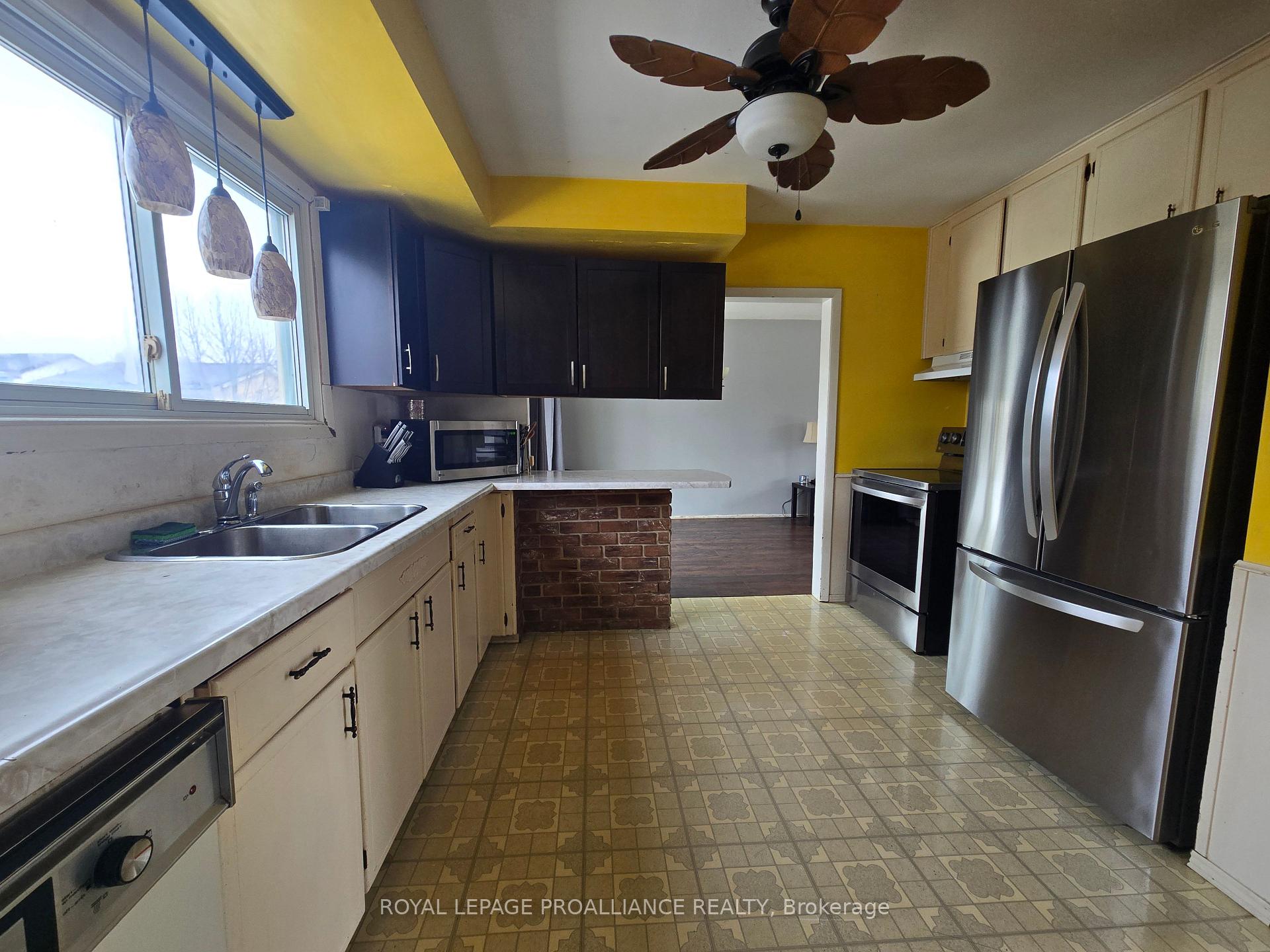 Photo 4 of 10 Walden Circle, Belleville, Belleville Ward — HOMEH