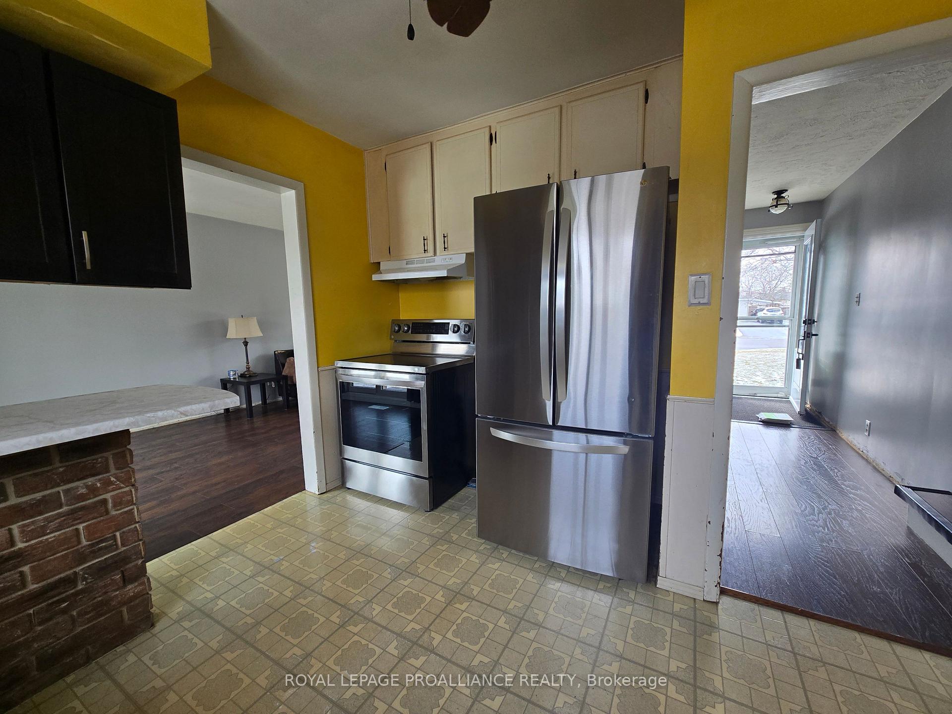 Photo 5 of 10 Walden Circle, Belleville, Belleville Ward — HOMEH