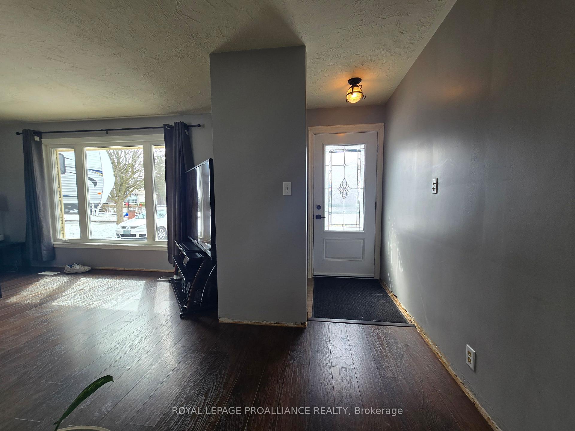 Photo 7 of 10 Walden Circle, Belleville, Belleville Ward — HOMEH