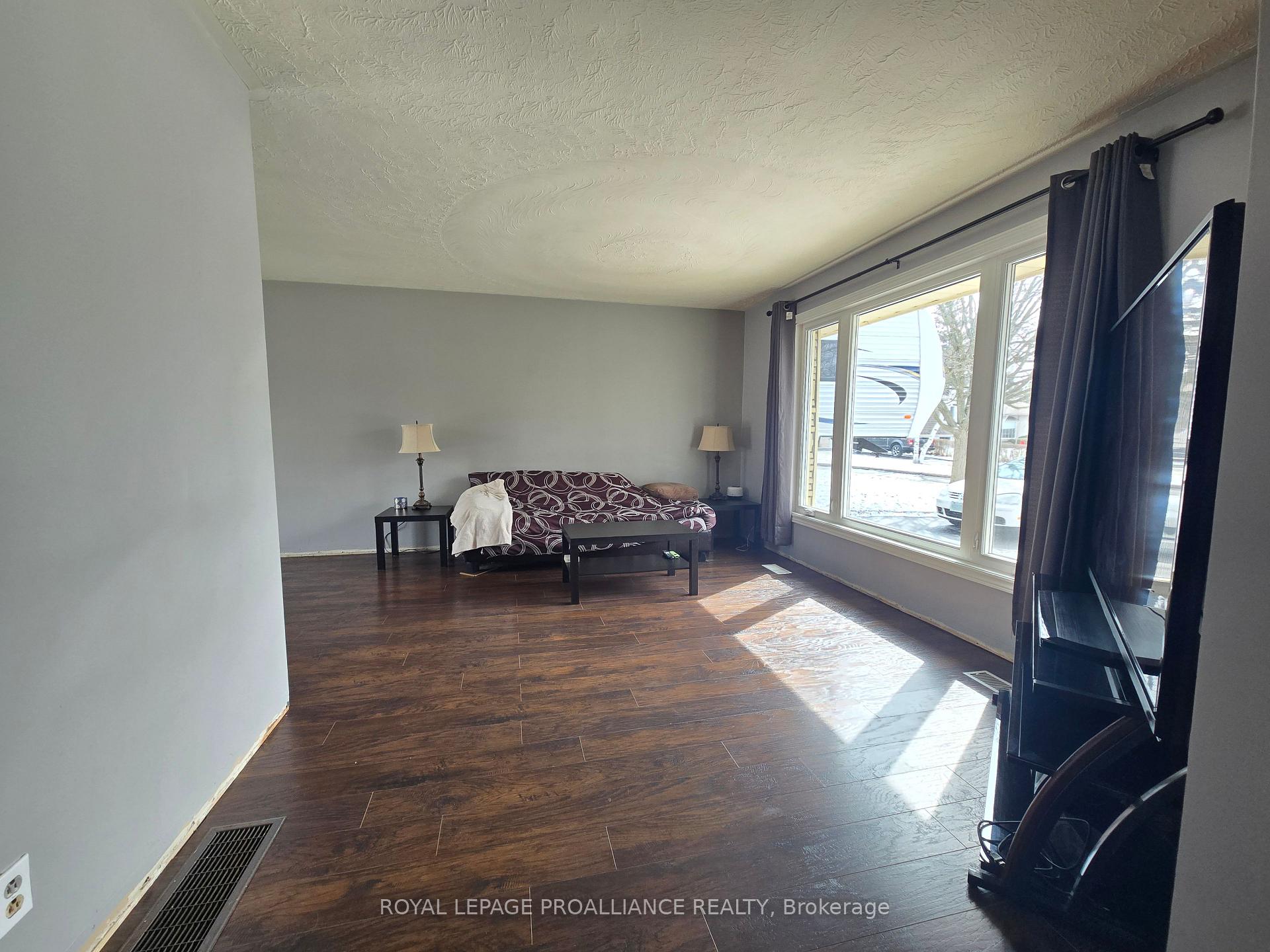 Photo 8 of 10 Walden Circle, Belleville, Belleville Ward — HOMEH