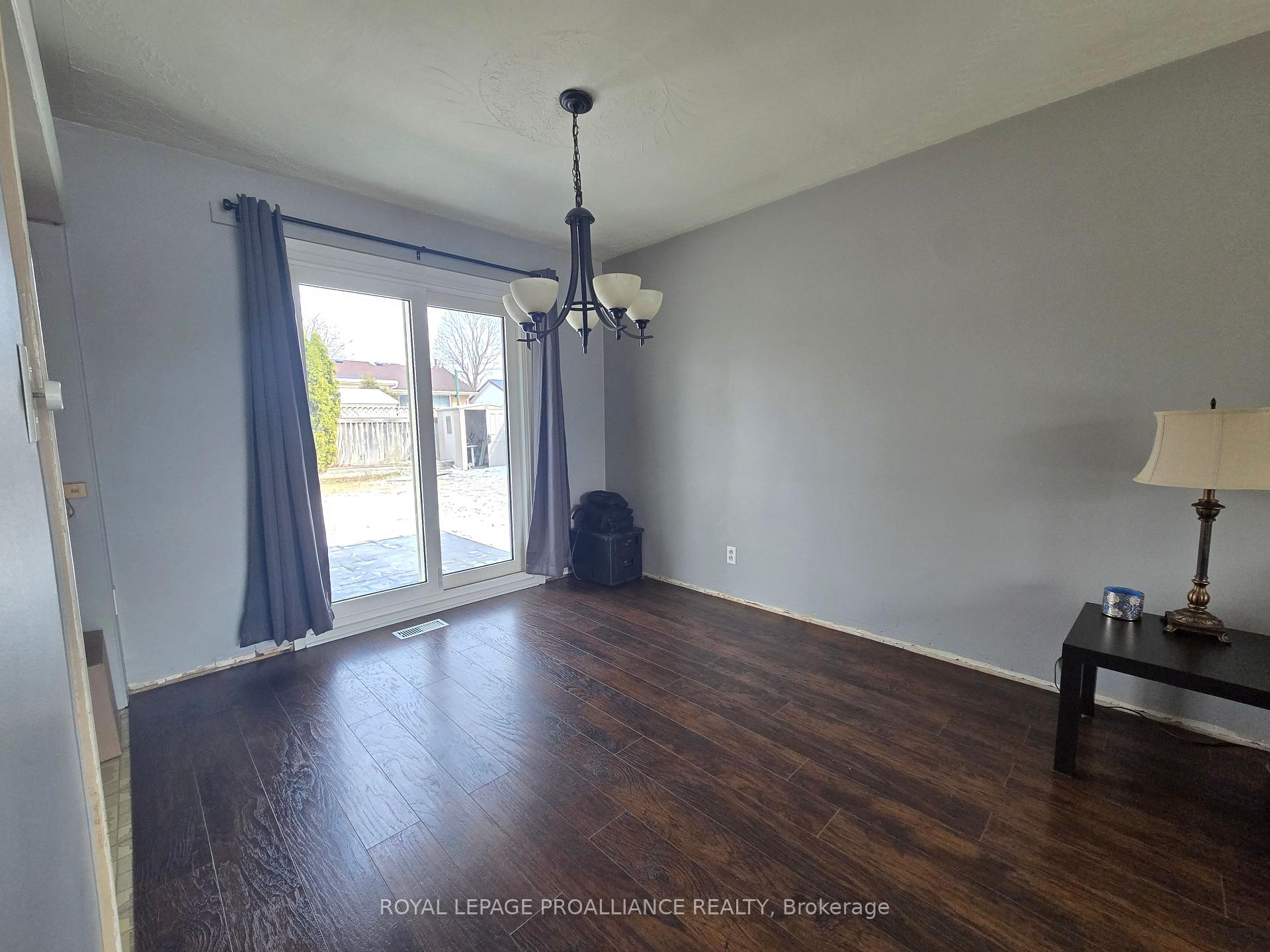 Photo 11 of 10 Walden Circle, Belleville, Belleville Ward — HOMEH