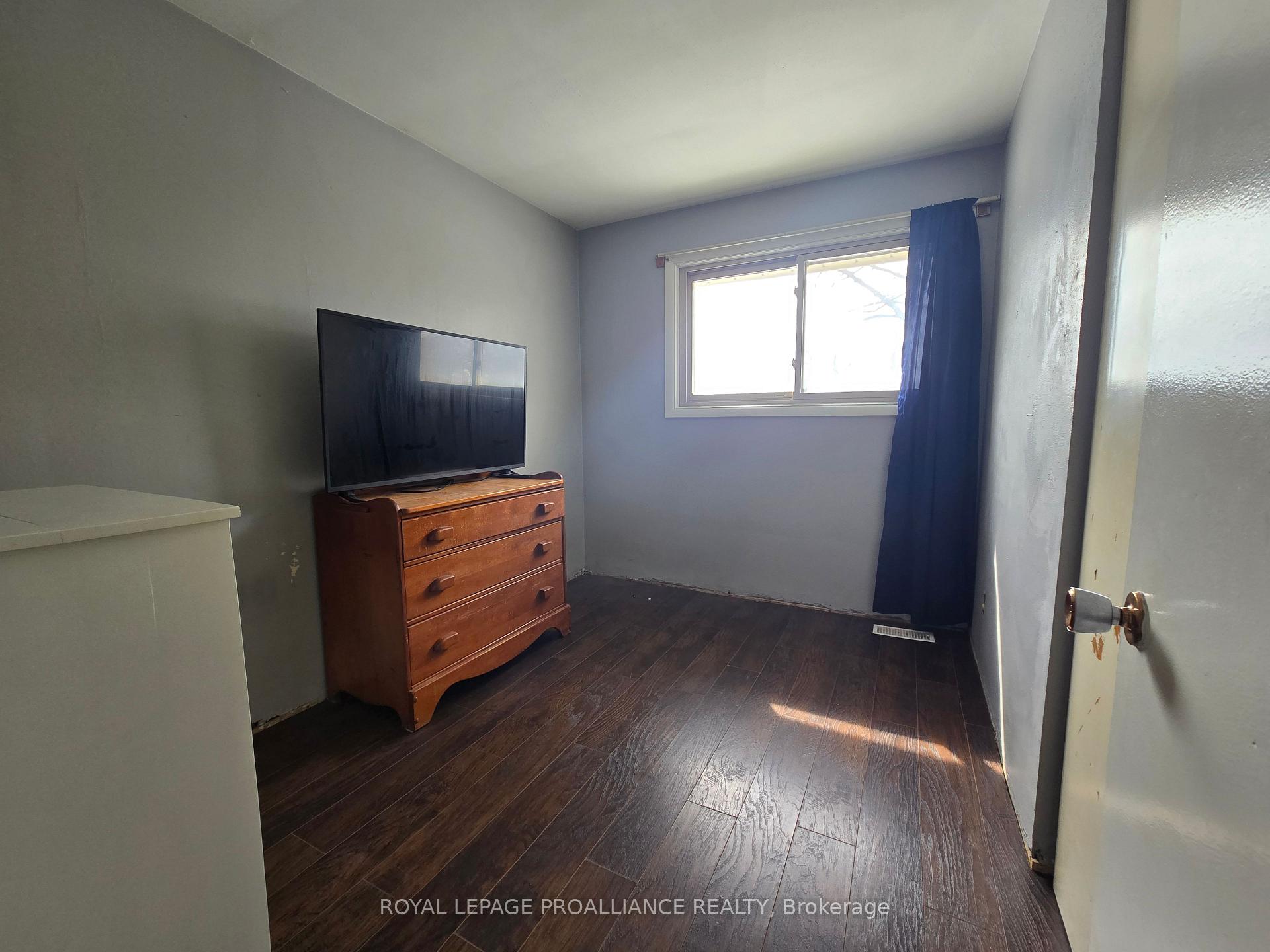 Photo 13 of 10 Walden Circle, Belleville, Belleville Ward — HOMEH