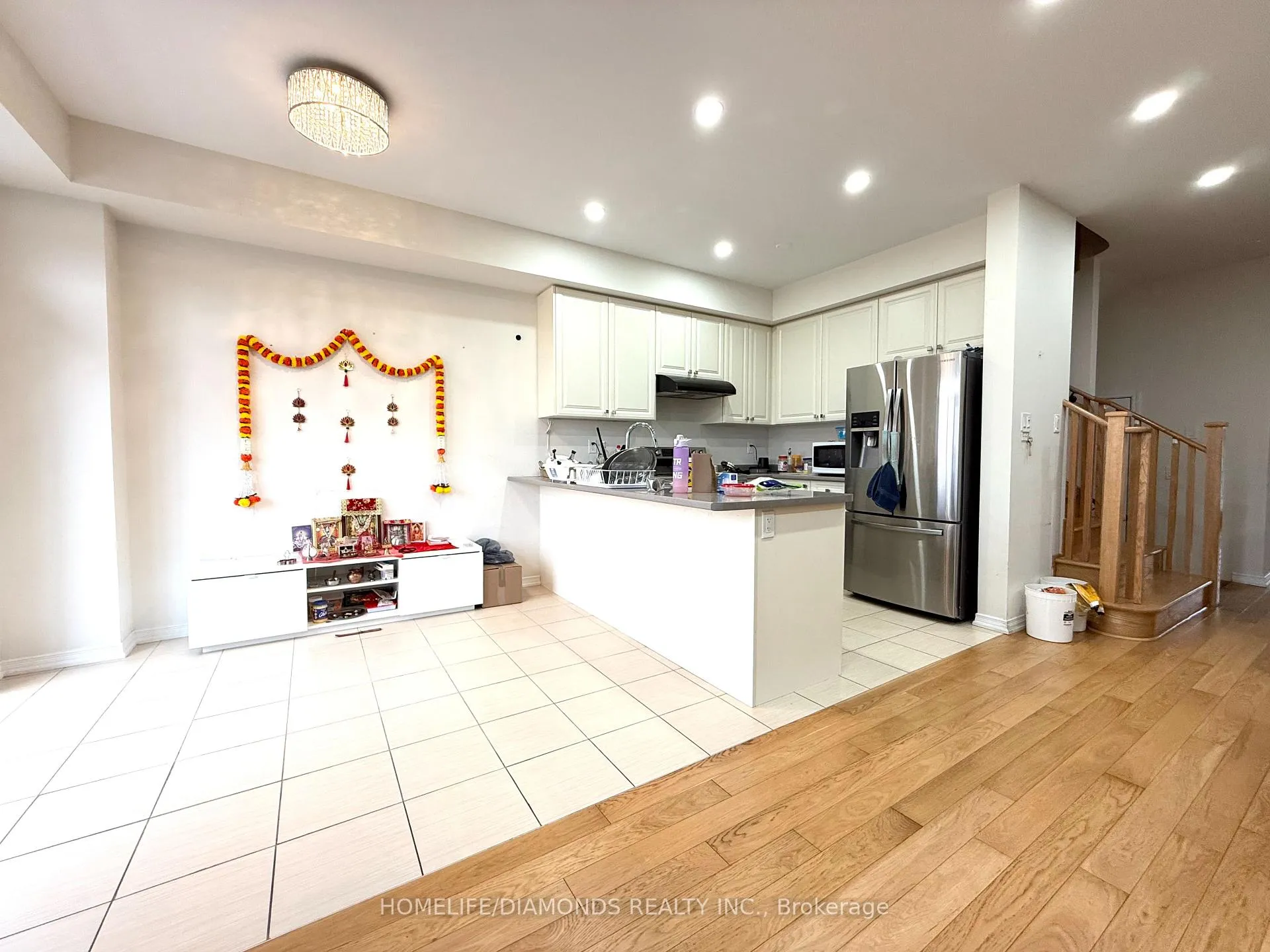 Photo 3 of Unit 7, 8317 Mulberry Drive, Niagara Falls, Brown — HOMEH