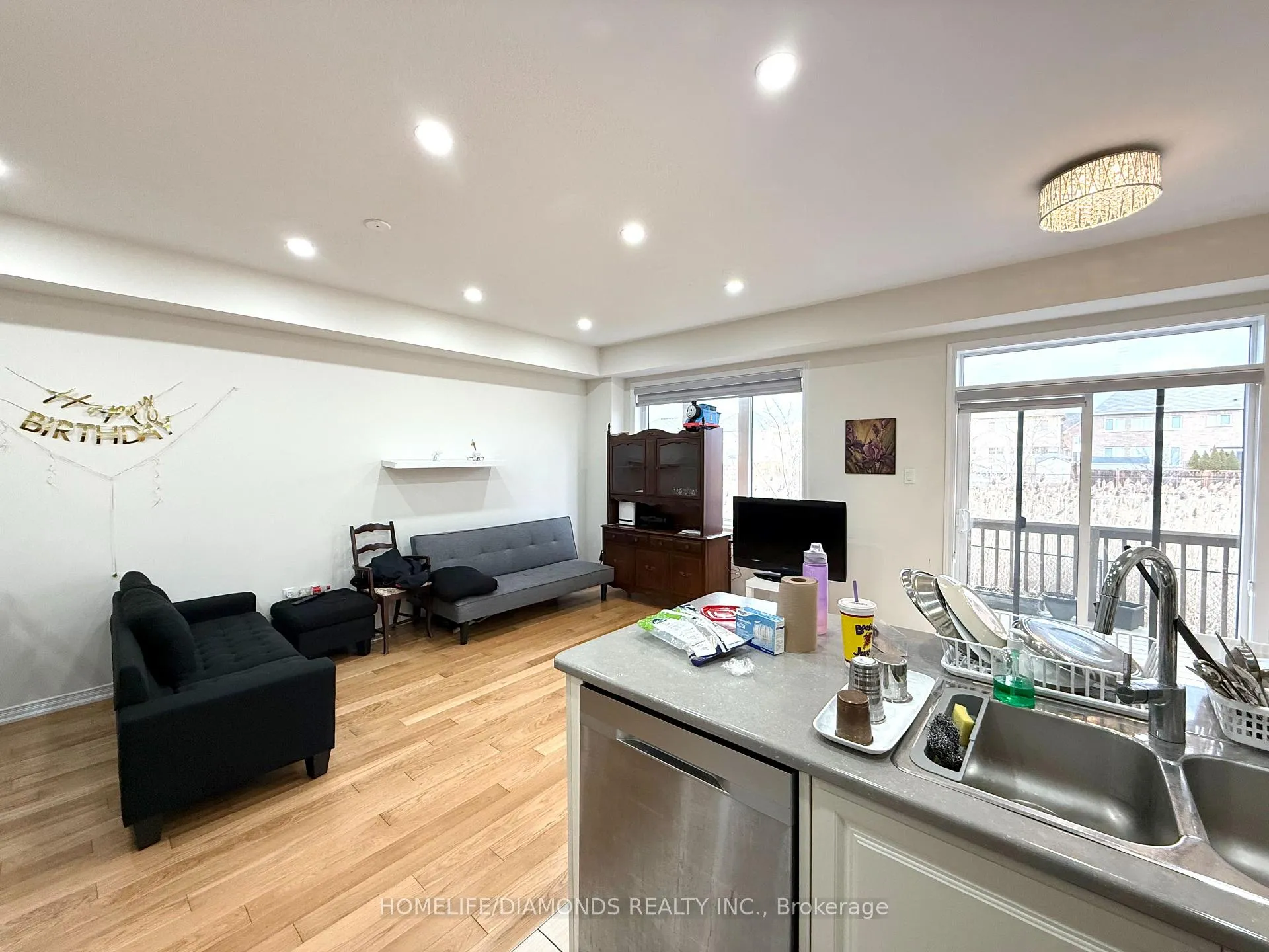 Photo 4 of Unit 7, 8317 Mulberry Drive, Niagara Falls, Brown — HOMEH