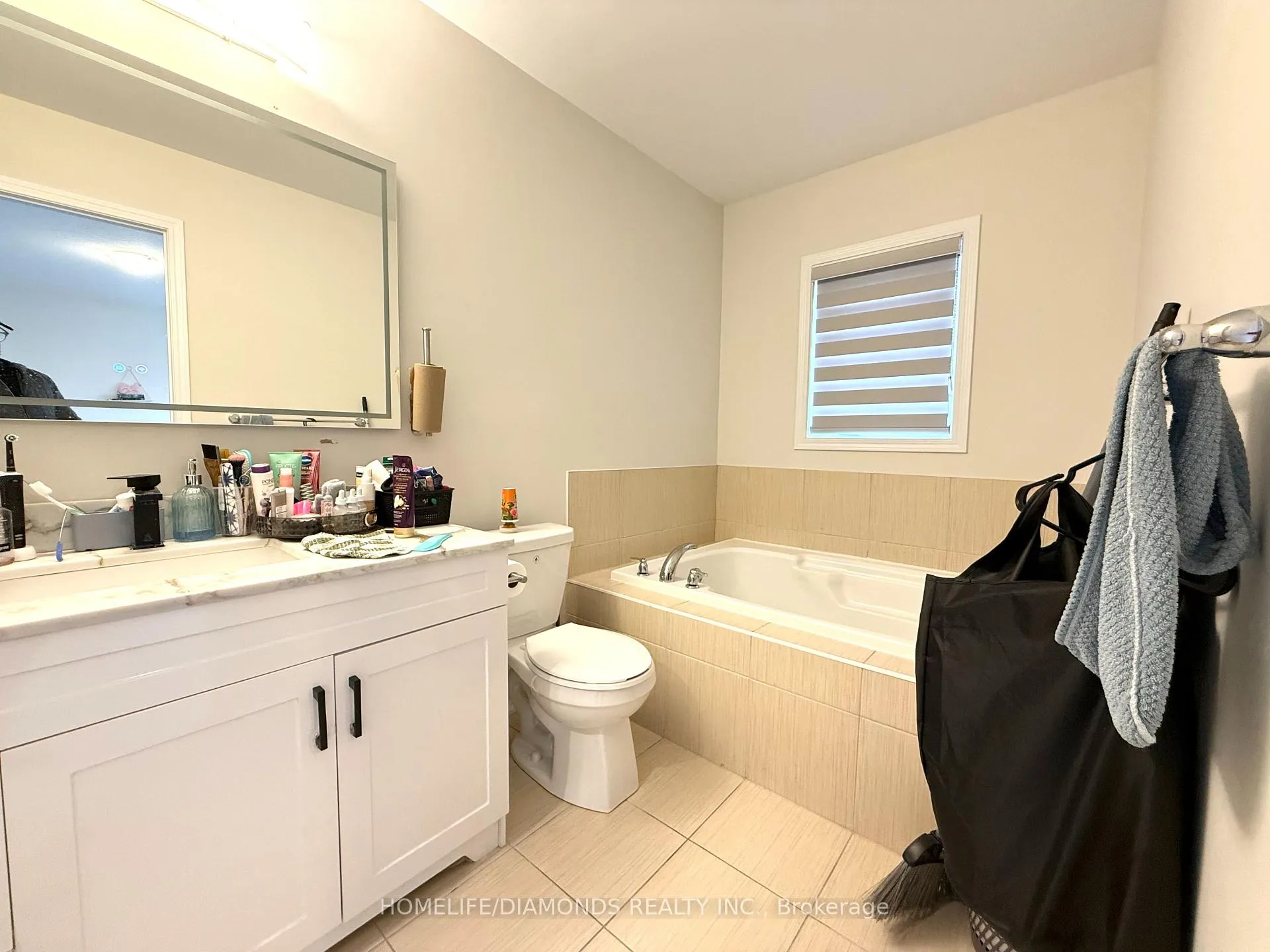 Photo 7 of Unit 7, 8317 Mulberry Drive, Niagara Falls, Brown — HOMEH