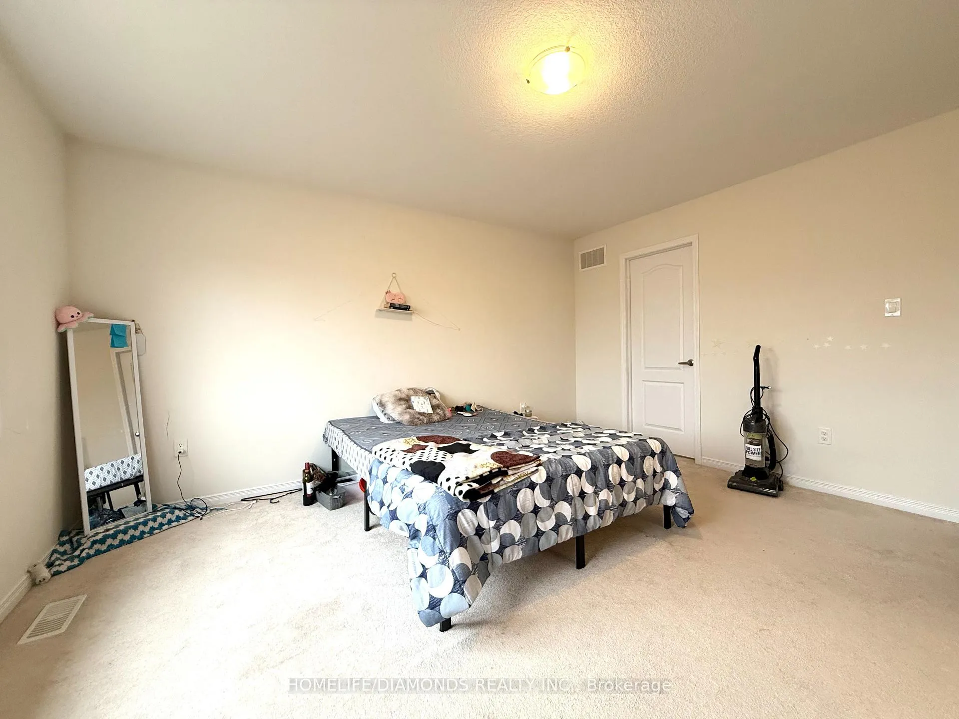 Photo 8 of Unit 7, 8317 Mulberry Drive, Niagara Falls, Brown — HOMEH