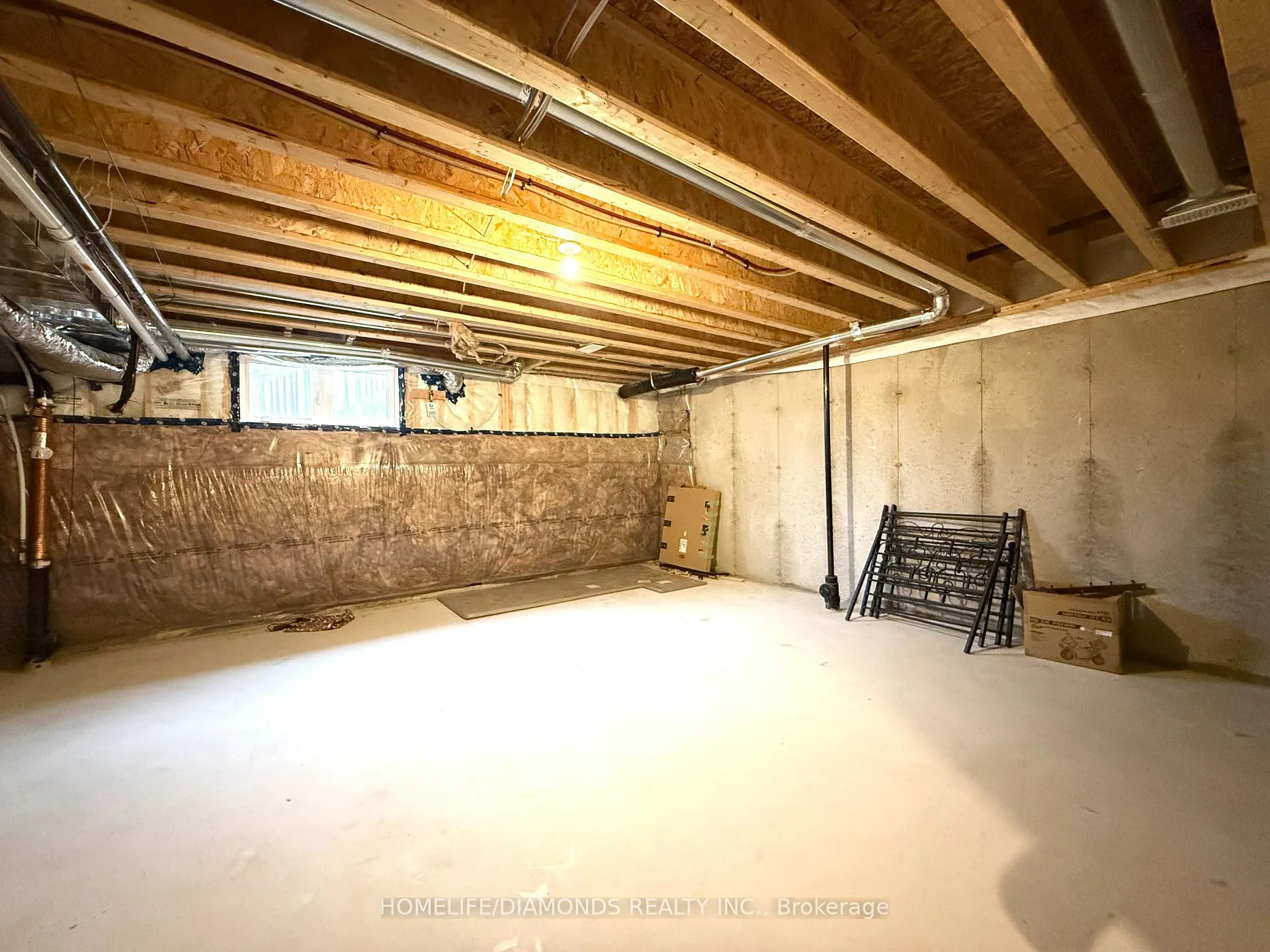 Photo 12 of Unit 7, 8317 Mulberry Drive, Niagara Falls, Brown — HOMEH