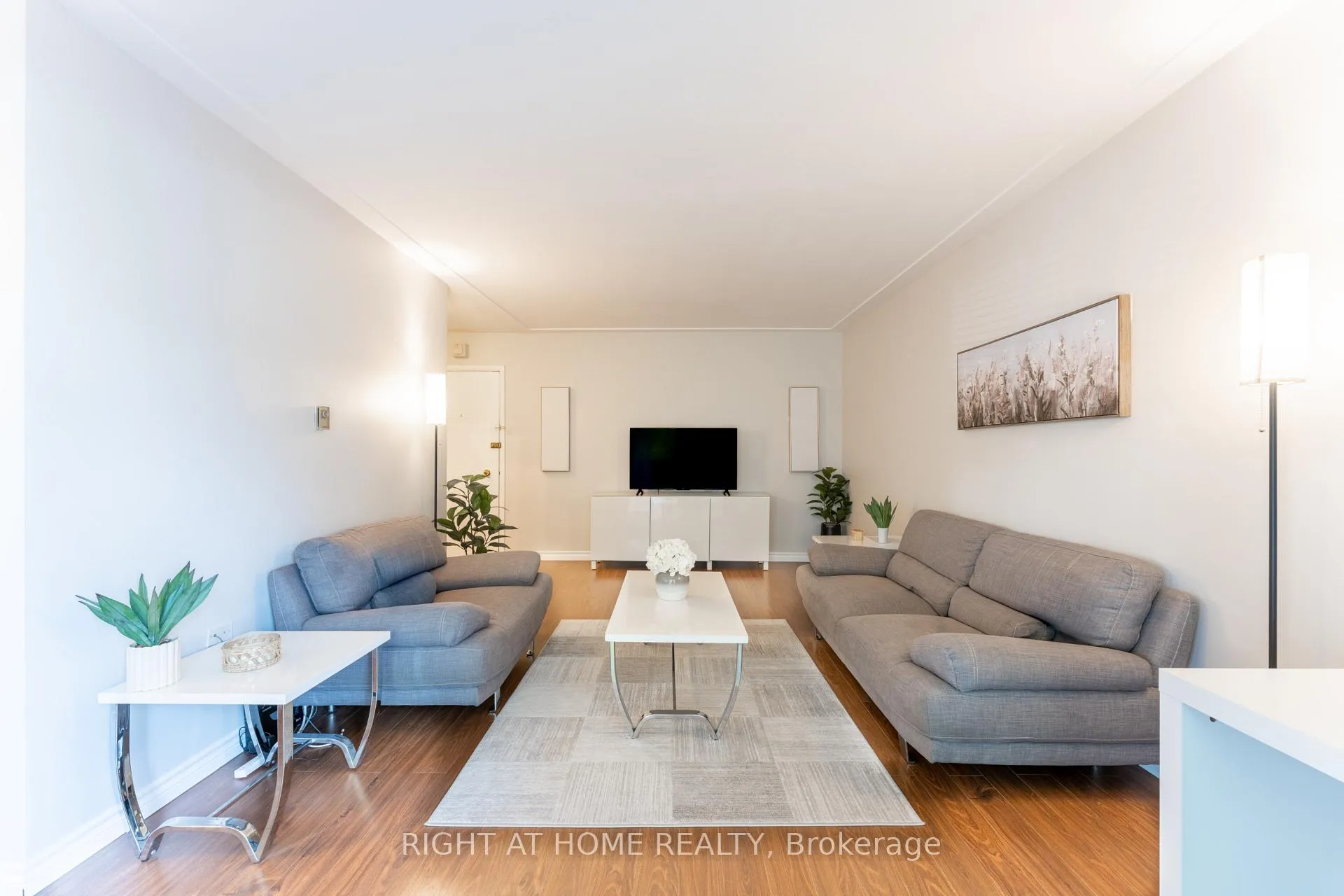 Photo 3 of Unit 211, 11 Woodman Drive S, Hamilton, Corman — HOMEH