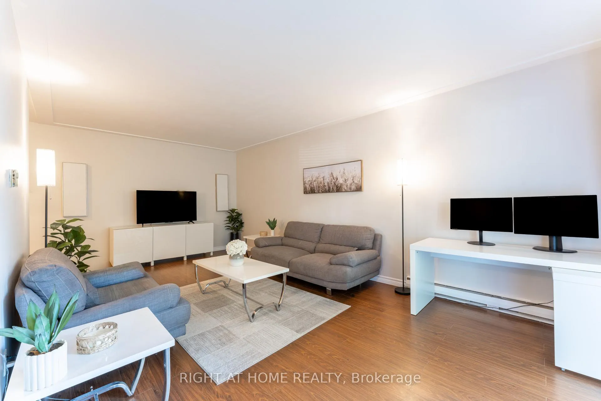 Photo 4 of Unit 211, 11 Woodman Drive S, Hamilton, Corman — HOMEH