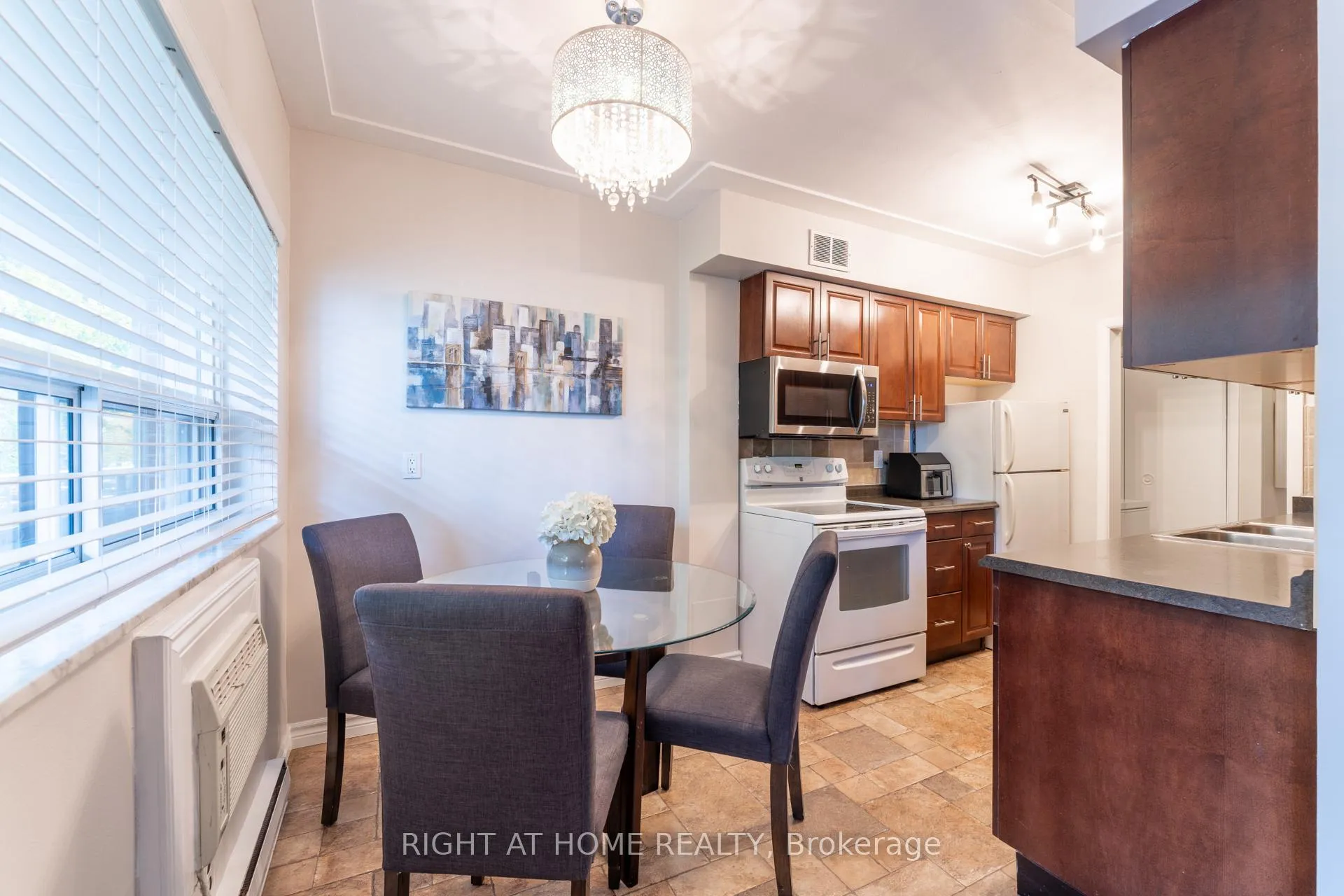 Photo 5 of Unit 211, 11 Woodman Drive S, Hamilton, Corman — HOMEH