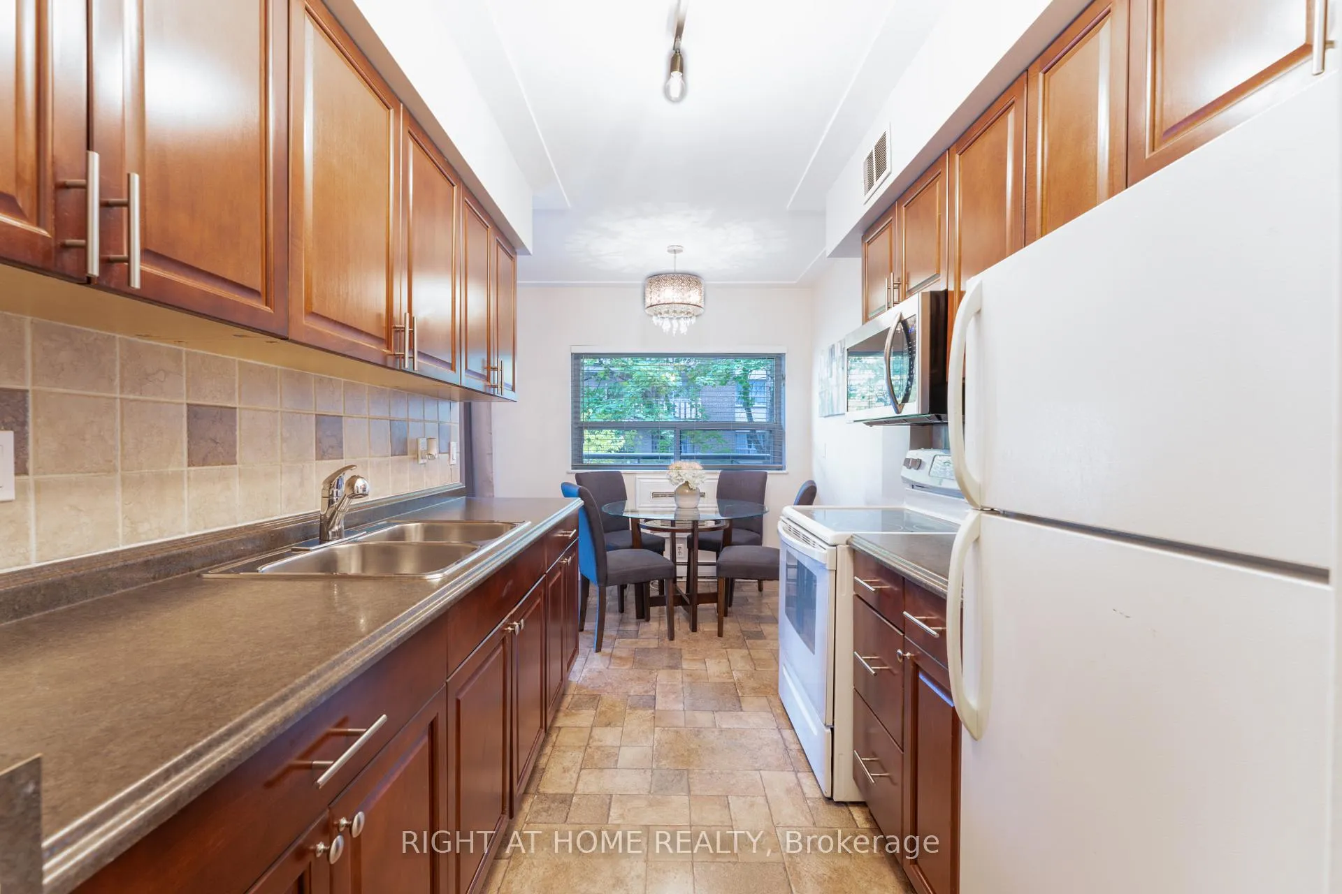 Photo 8 of Unit 211, 11 Woodman Drive S, Hamilton, Corman — HOMEH