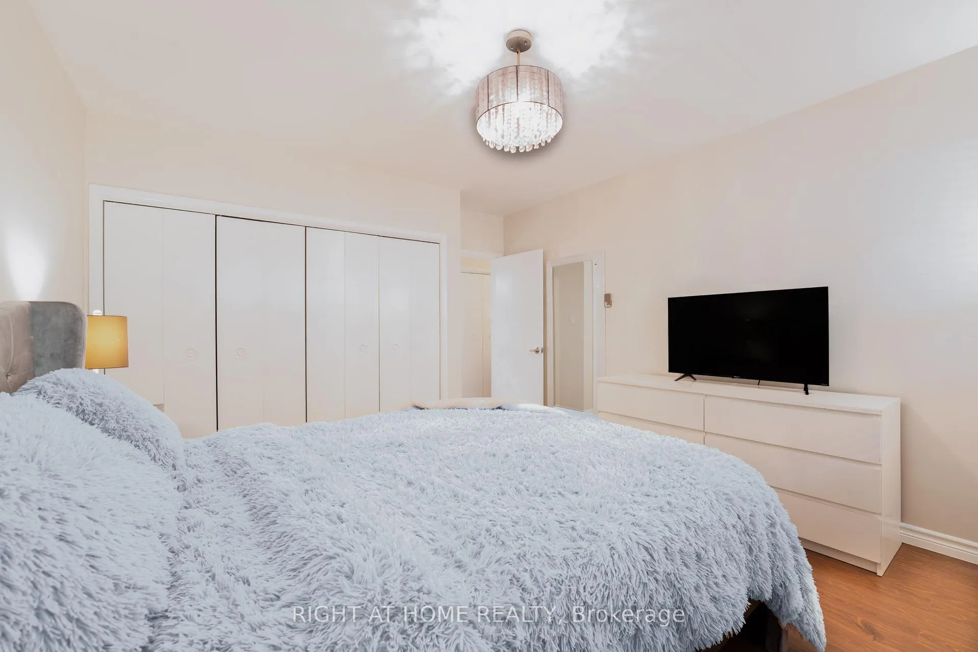 Photo 11 of Unit 211, 11 Woodman Drive S, Hamilton, Corman — HOMEH
