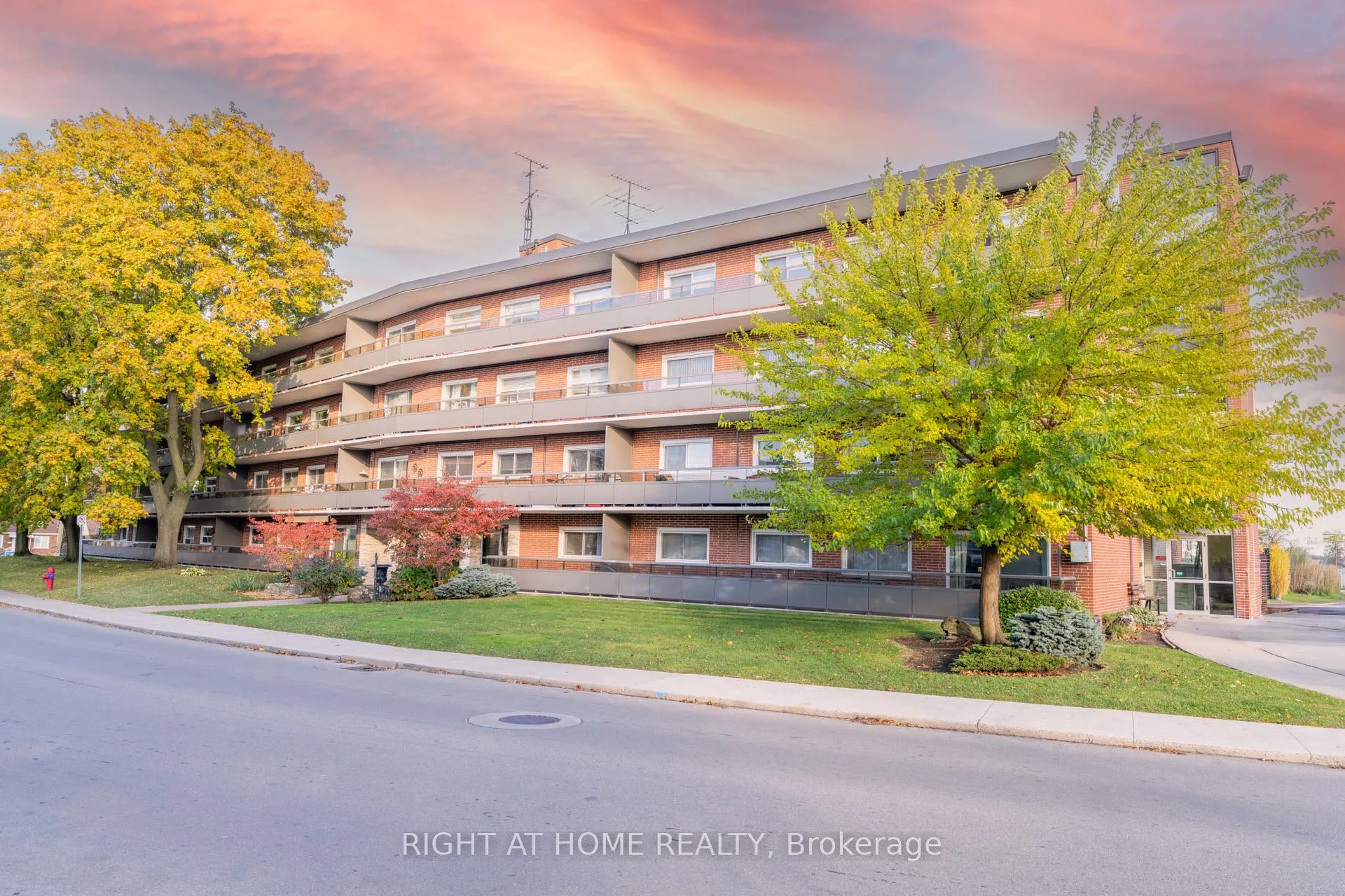 Photo 18 of Unit 211, 11 Woodman Drive S, Hamilton, Corman — HOMEH