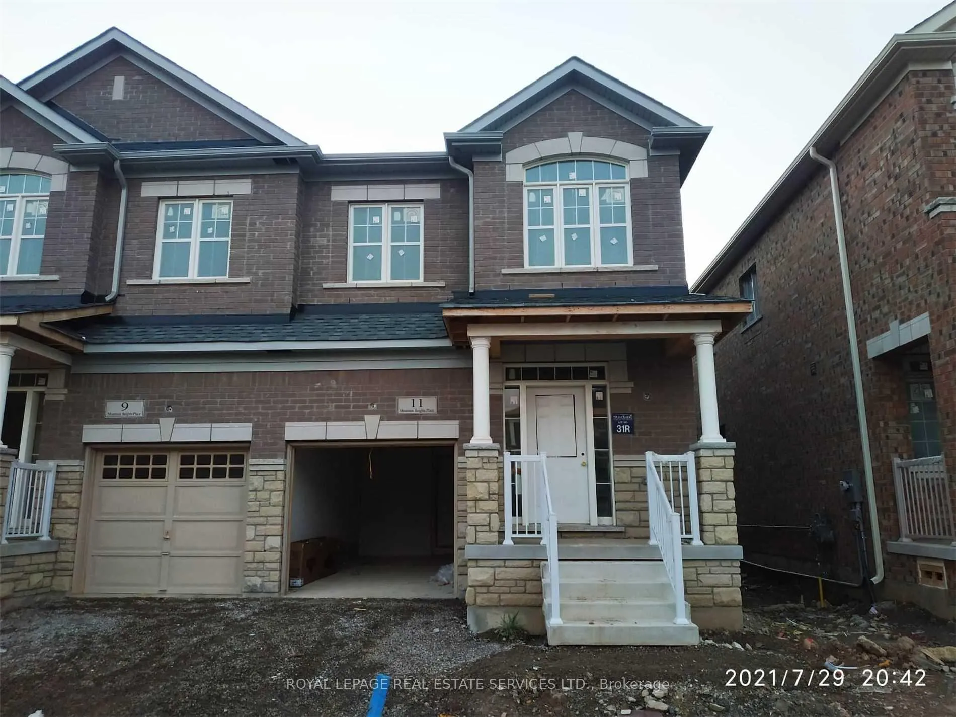 Photo 2 of 11 Mountain Heights Place, Hamilton, Waterdown — HOMEH
