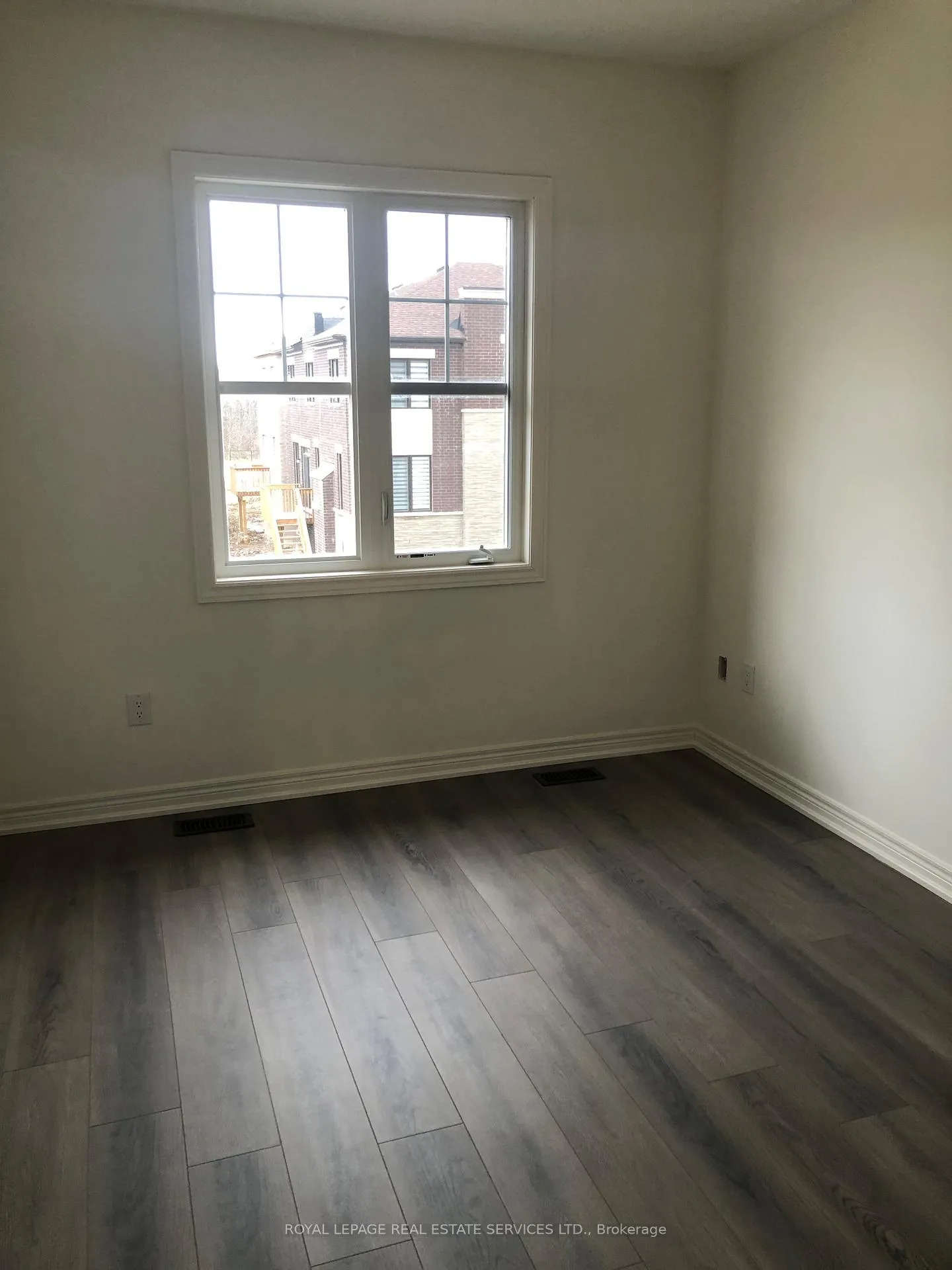 Photo 5 of 11 Mountain Heights Place, Hamilton, Waterdown — HOMEH