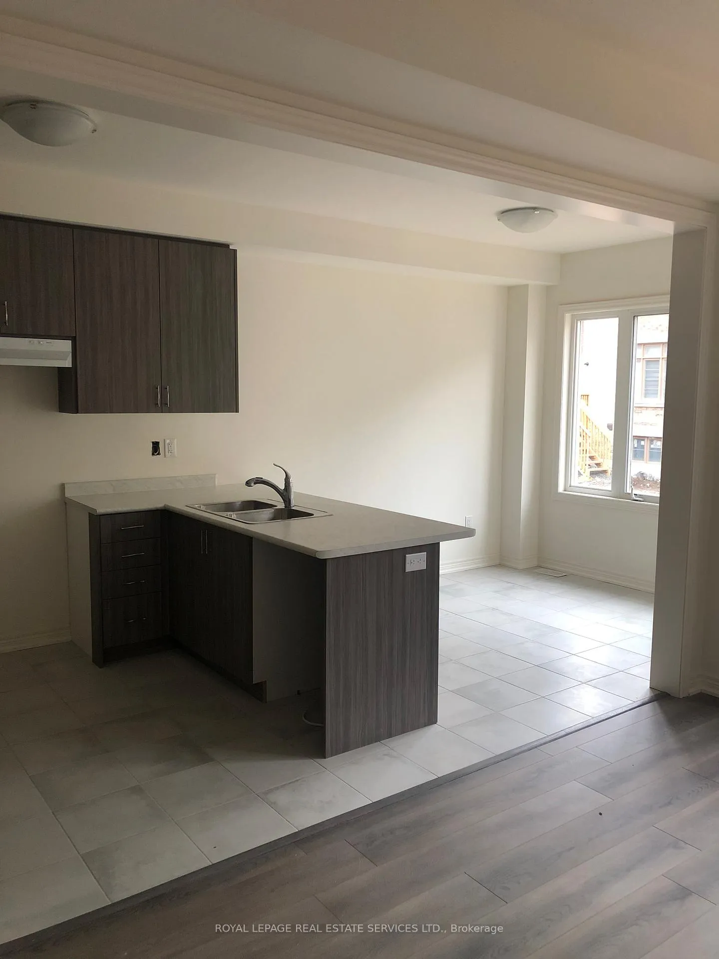Photo 7 of 11 Mountain Heights Place, Hamilton, Waterdown — HOMEH