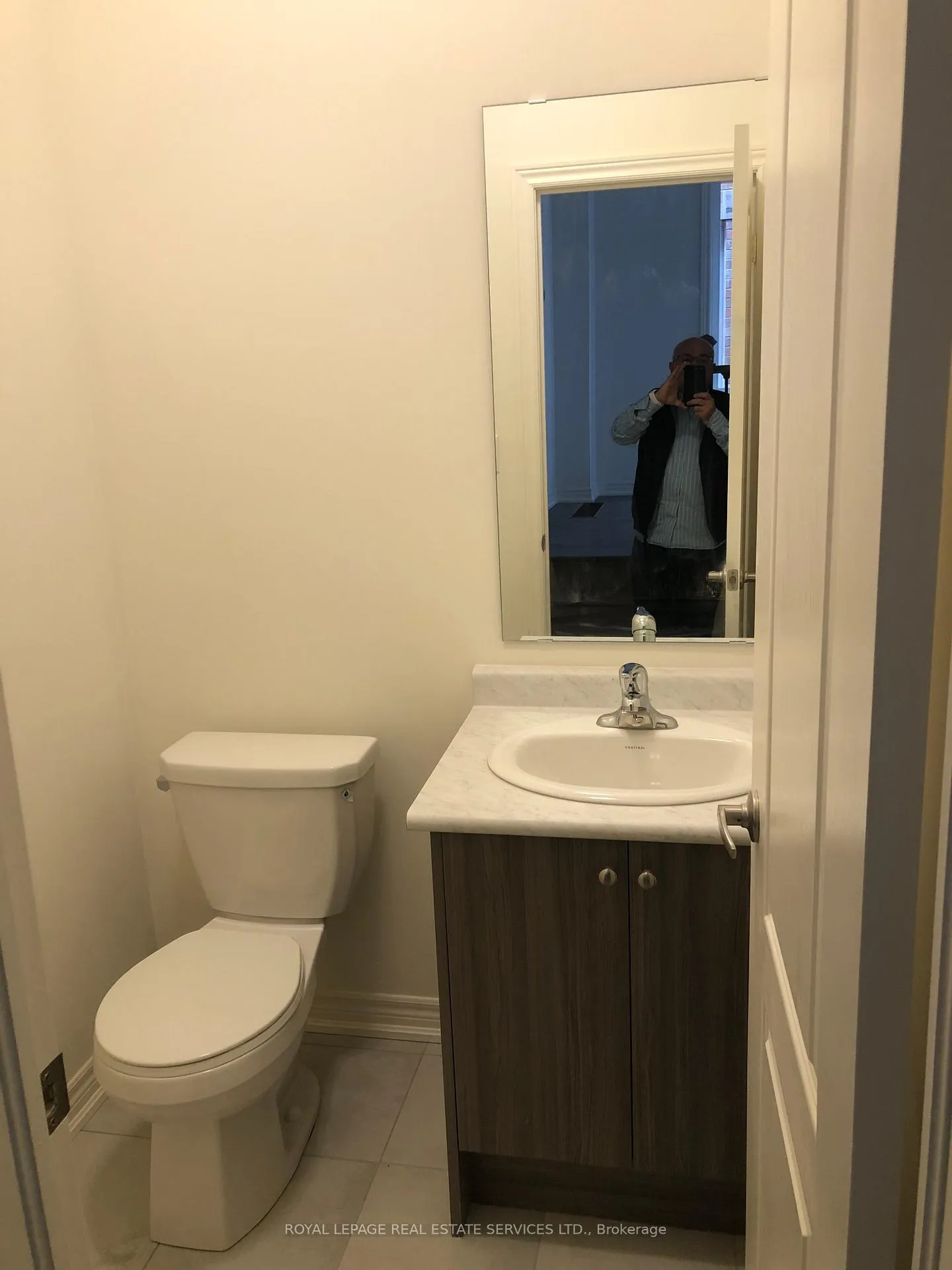 Photo 12 of 11 Mountain Heights Place, Hamilton, Waterdown — HOMEH