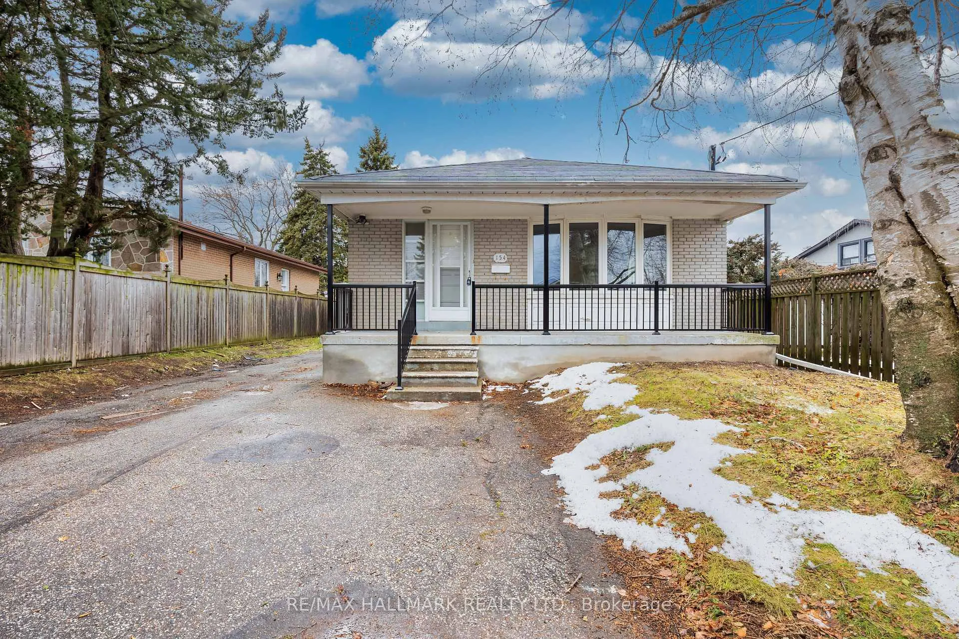 Front of Unit Main, 154 Fitzgibbon Avenue