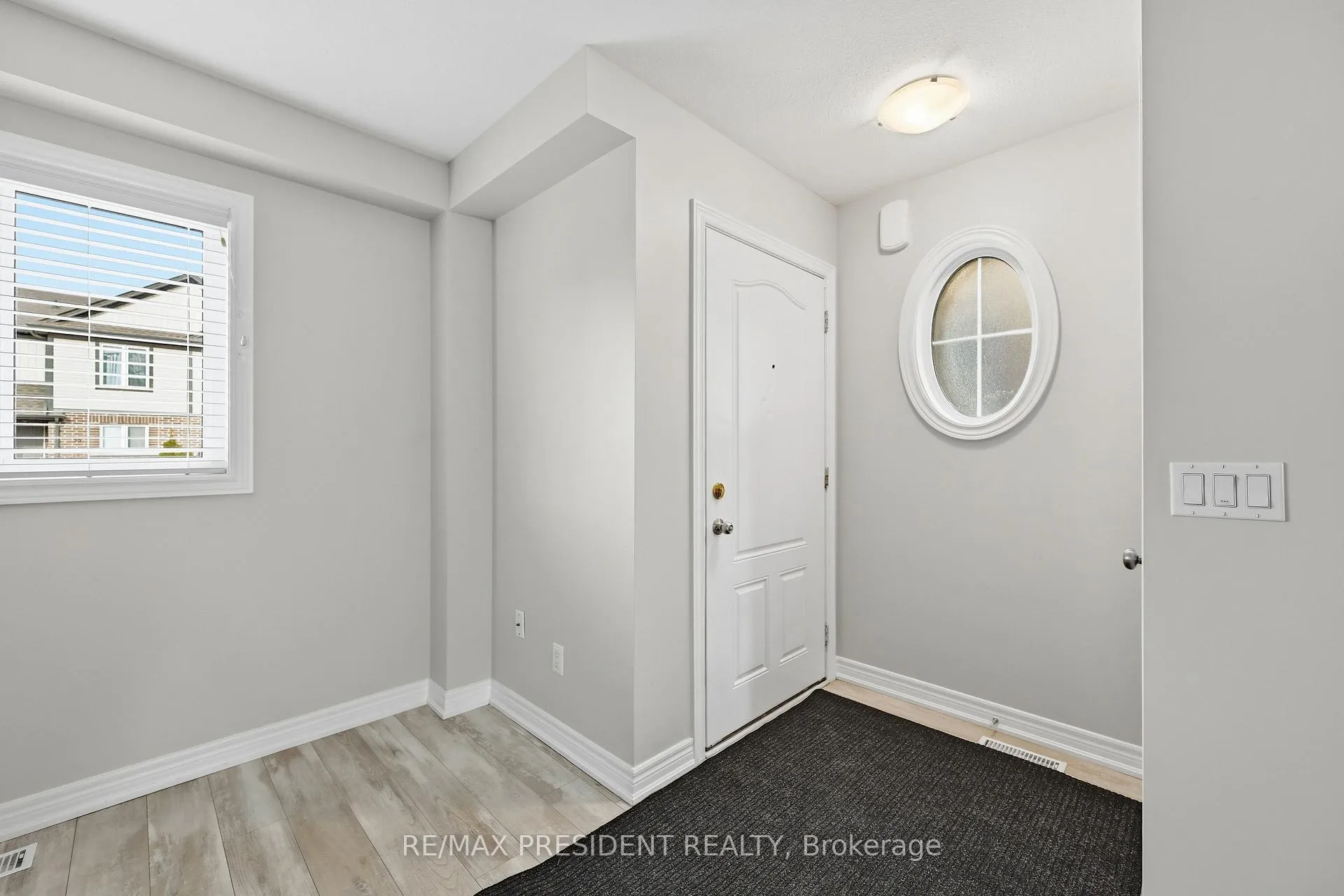 Photo 5 of Unit 26, 7768 Ascot Circle, Niagara Falls, Ascot — HOMEH