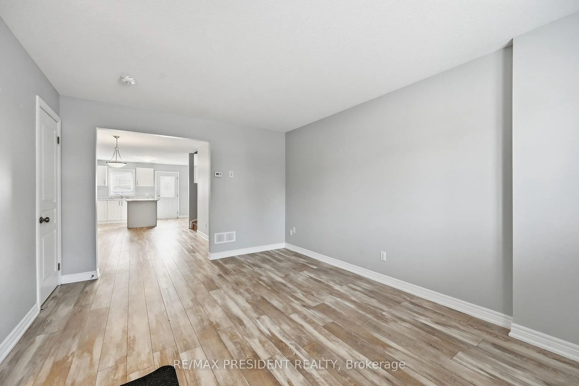 Photo 6 of Unit 26, 7768 Ascot Circle, Niagara Falls, Ascot — HOMEH