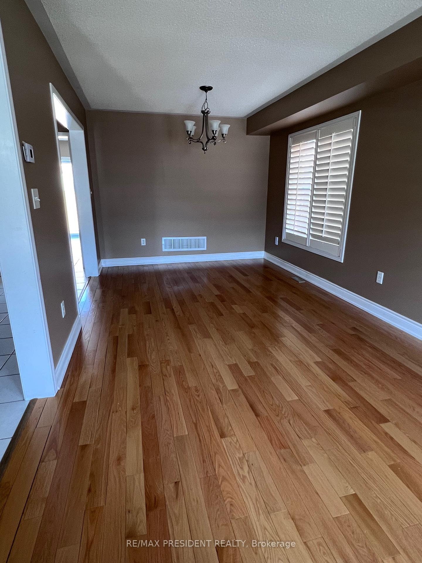 Photo 3 of 3252 Munson Crescent, Burlington, Alton — HOMEH