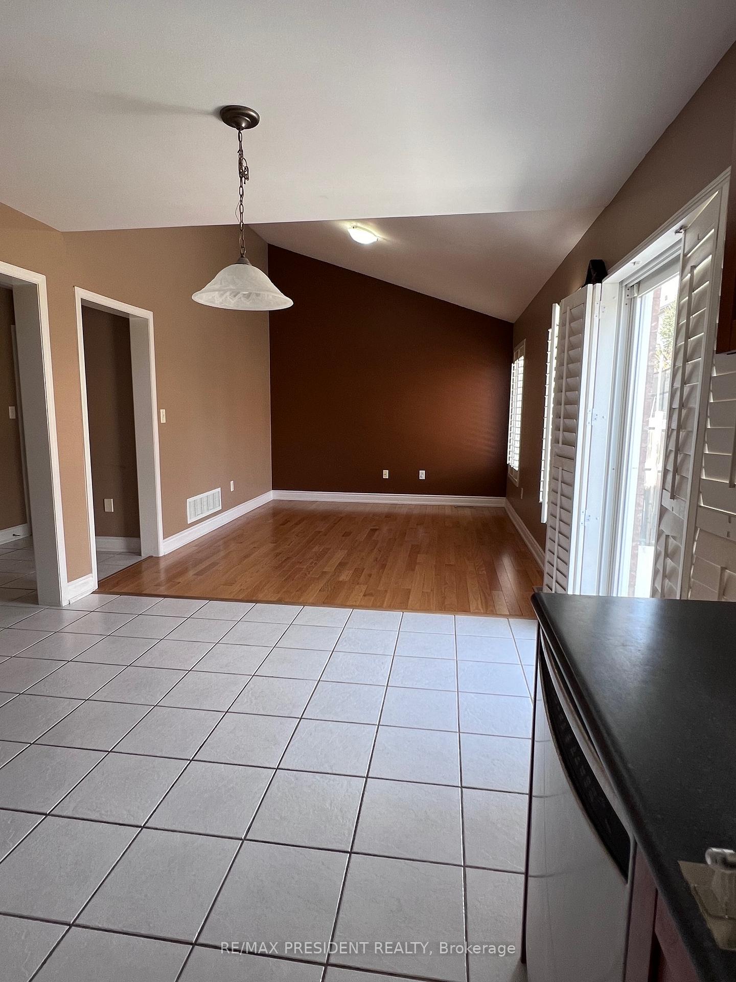 Photo 7 of 3252 Munson Crescent, Burlington, Alton — HOMEH