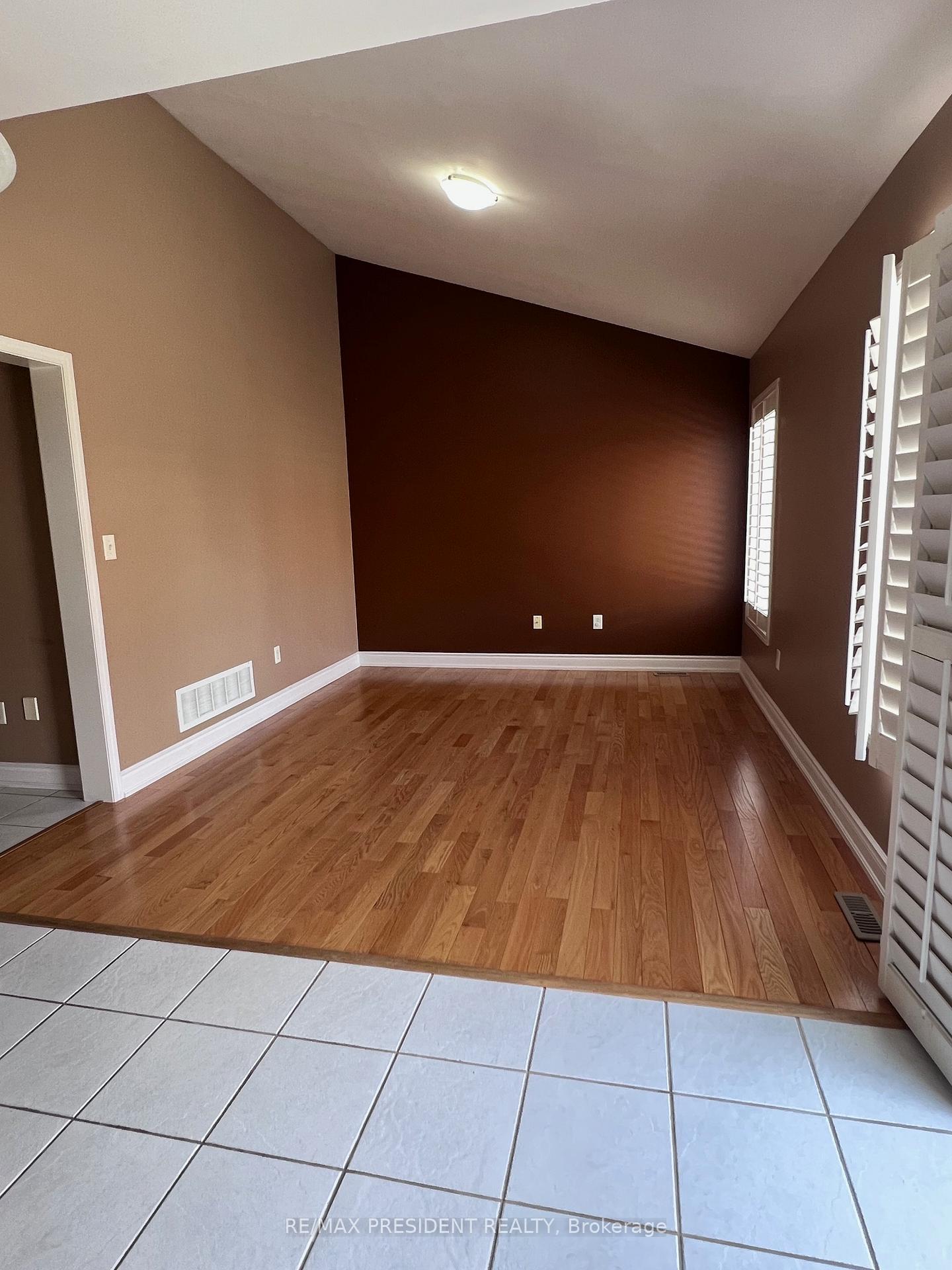 Photo 8 of 3252 Munson Crescent, Burlington, Alton — HOMEH