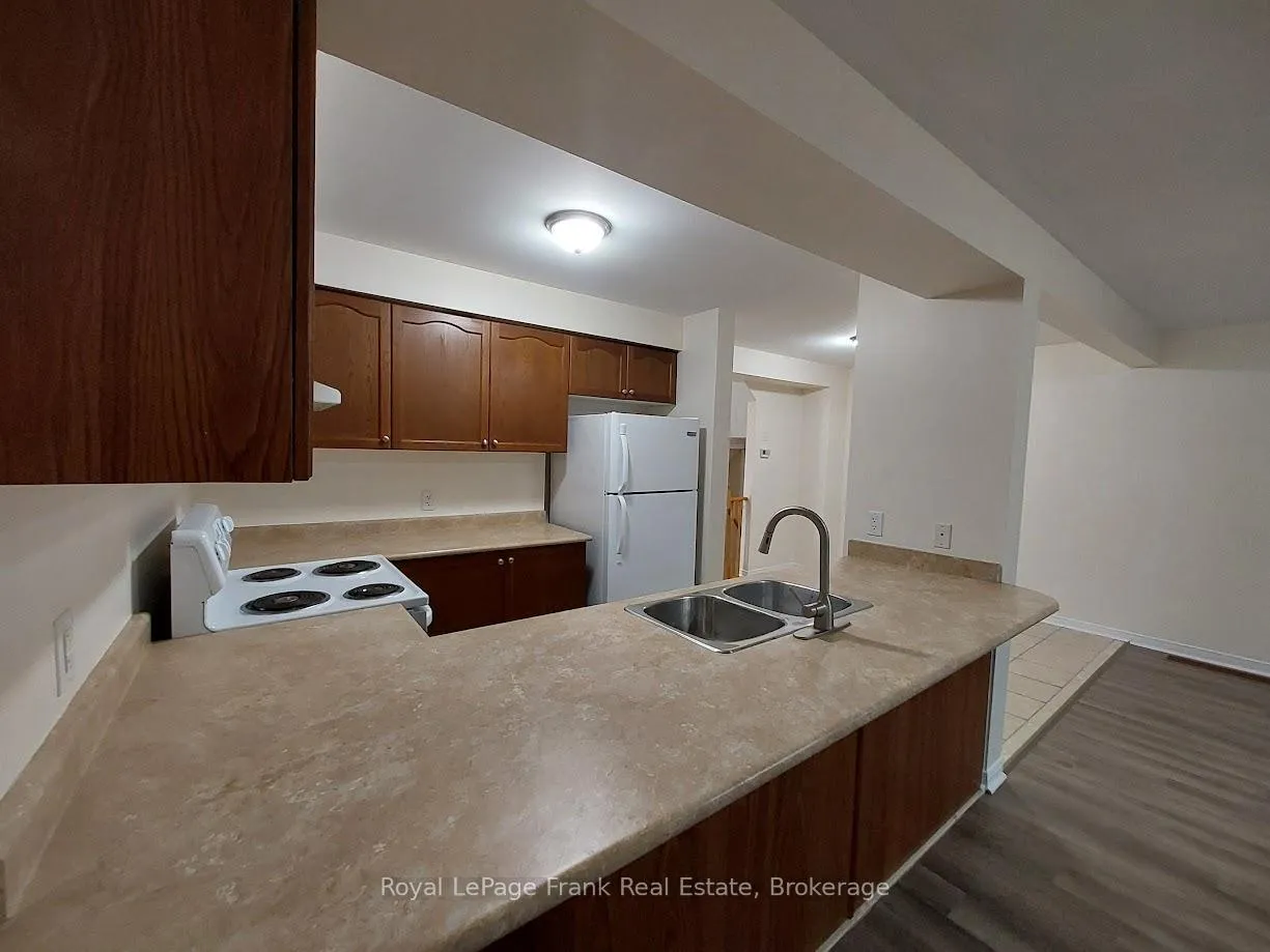 Photo 3 of 1513 Glenbourne Drive, Oshawa, Pinecrest — HOMEH