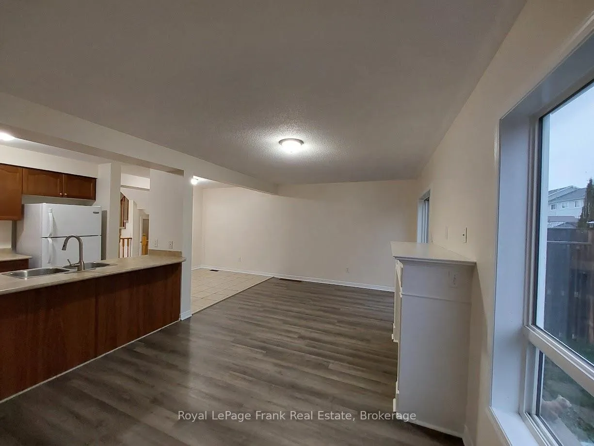 Photo 5 of 1513 Glenbourne Drive, Oshawa, Pinecrest — HOMEH