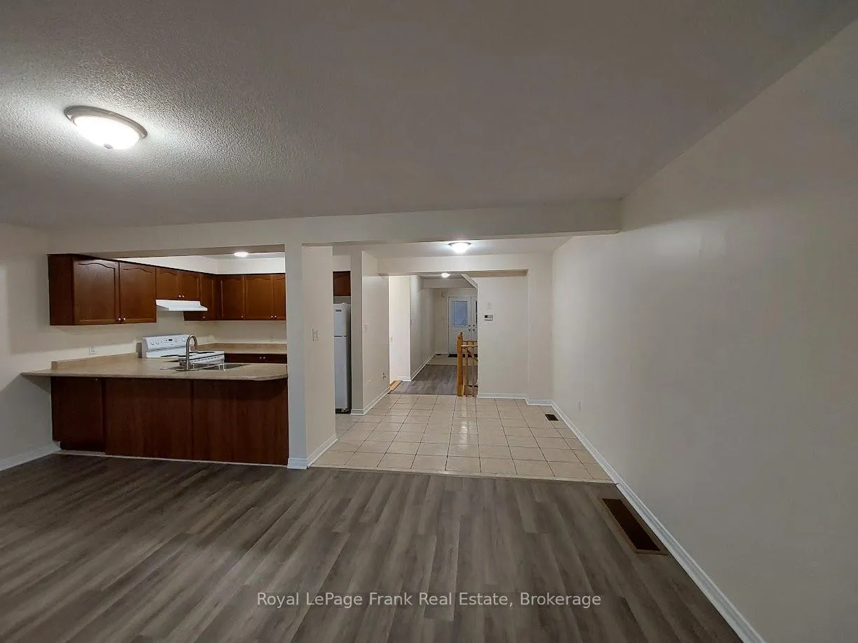 Photo 7 of 1513 Glenbourne Drive, Oshawa, Pinecrest — HOMEH
