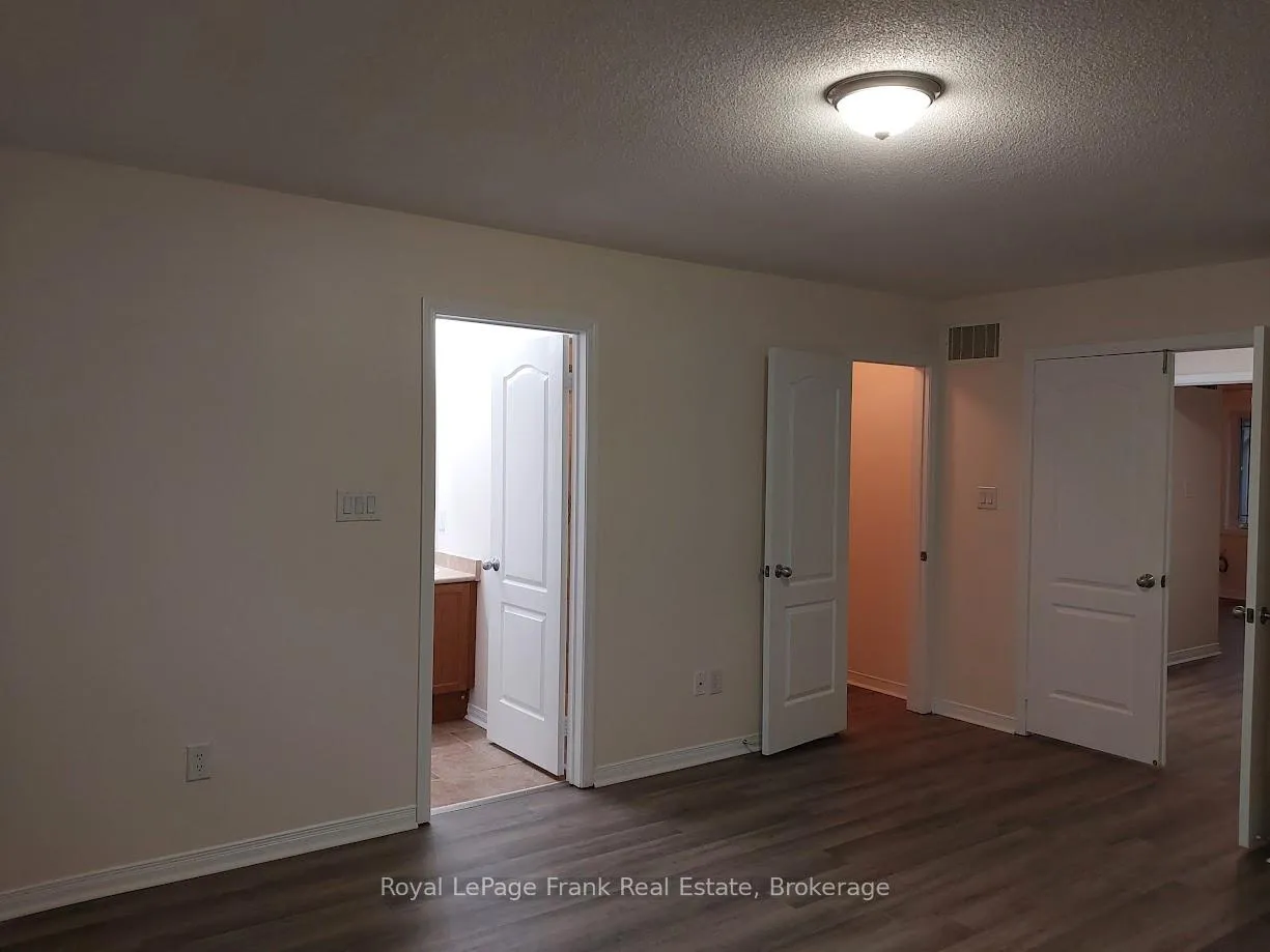 Photo 16 of 1513 Glenbourne Drive, Oshawa, Pinecrest — HOMEH