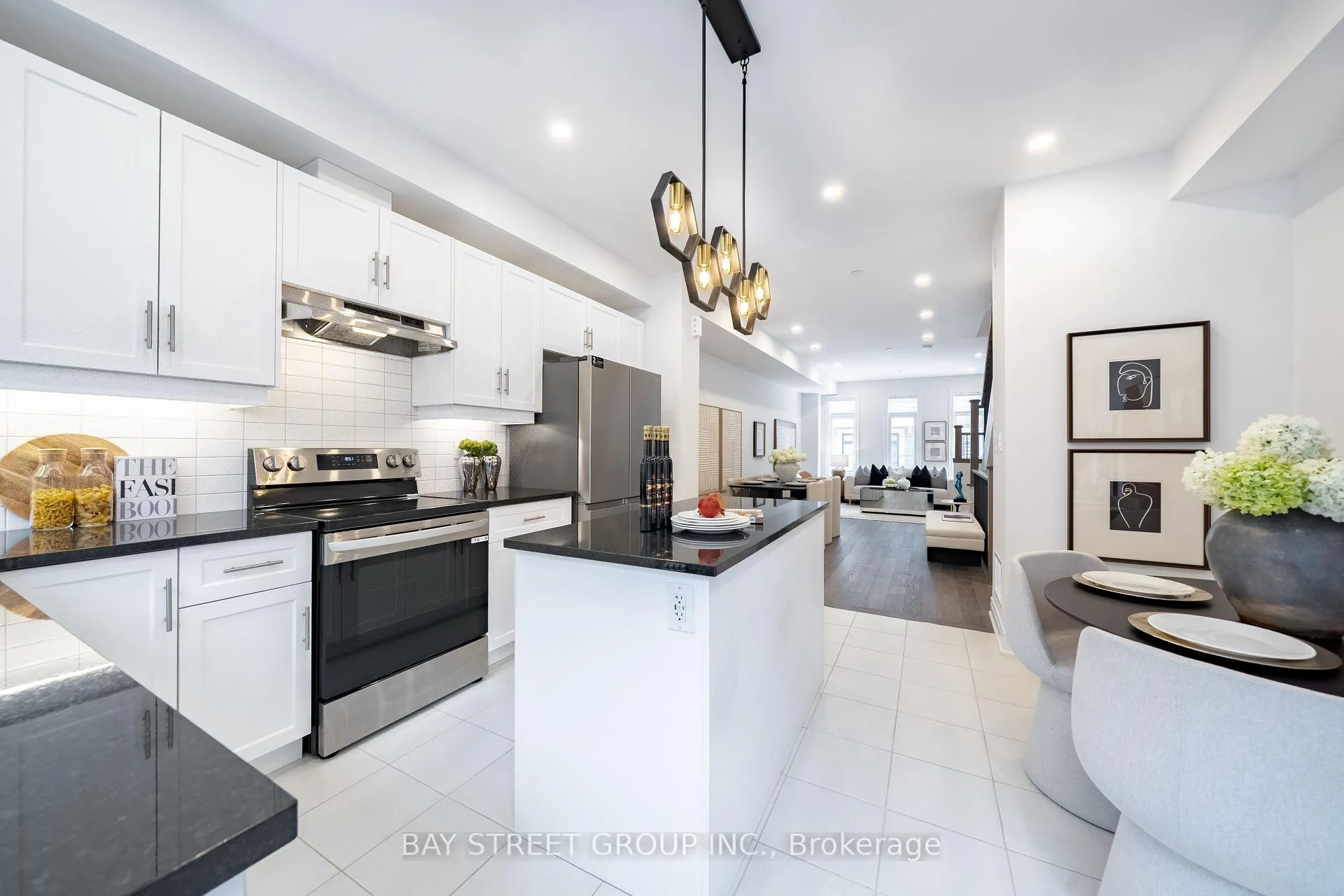 Photo 3 of Unit 34, 280 Melody Common, Oakville, River Oaks — HOMEH