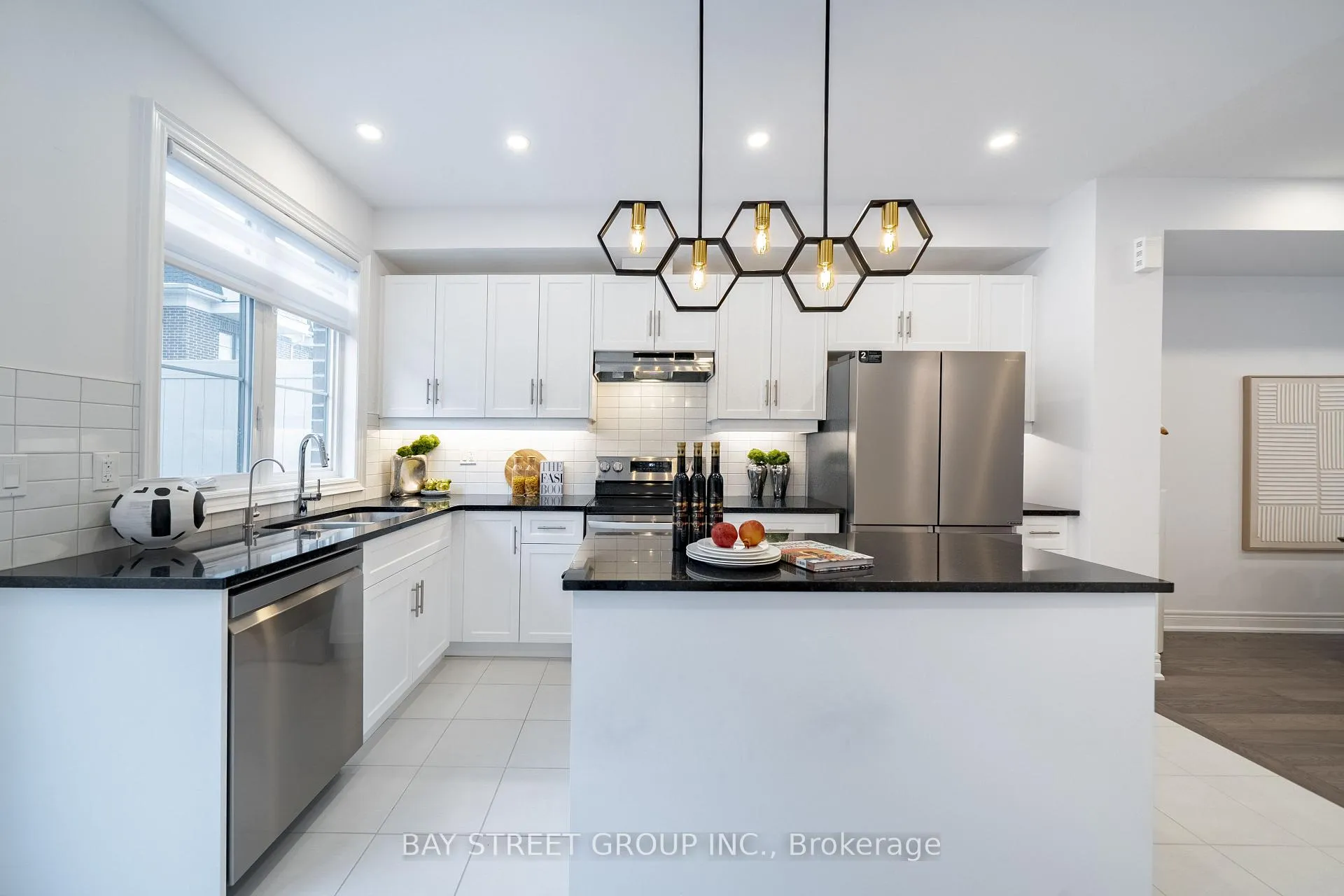 Photo 7 of Unit 34, 280 Melody Common, Oakville, River Oaks — HOMEH
