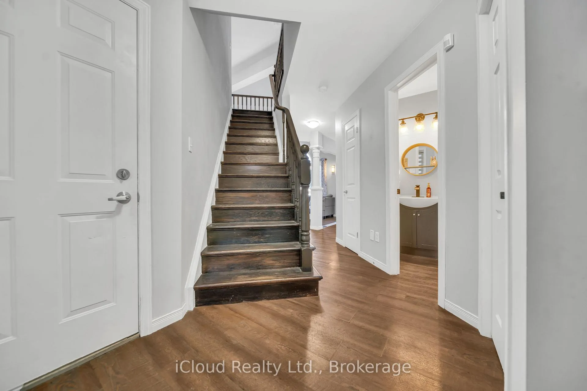 Photo 4 of 5 Gaw Crescent, Guelph, Pineridge/Westminster Woods — HOMEH